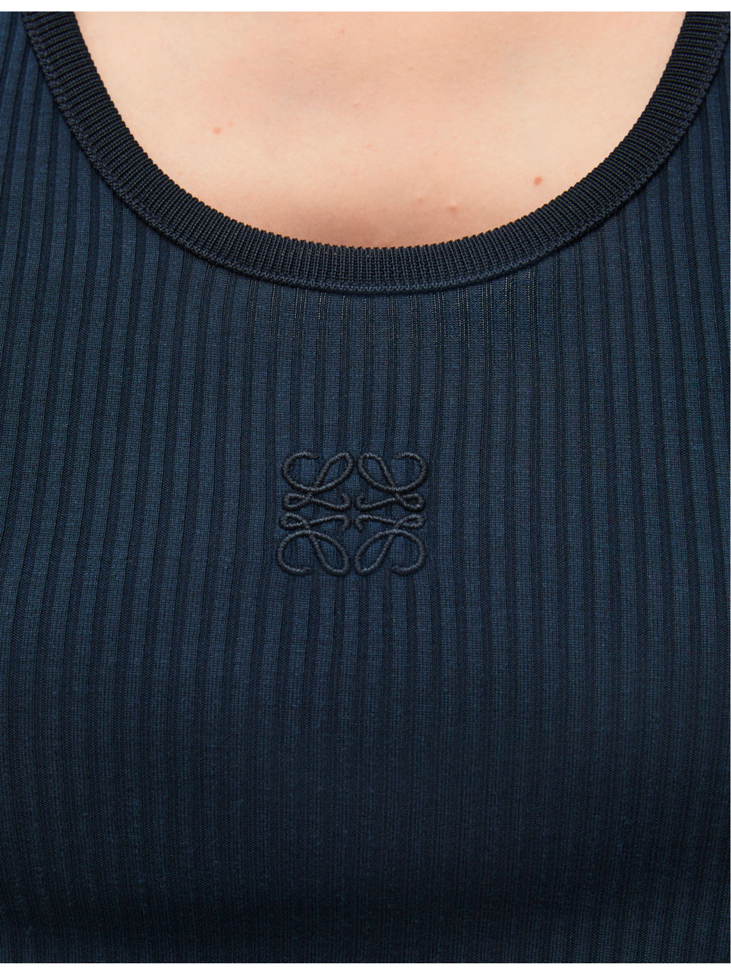 Anagram-embroidered scoop-neck silk-blend top - 5