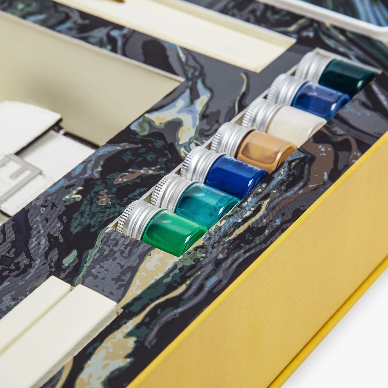 Leather bag with Fendi marbling kit - 3