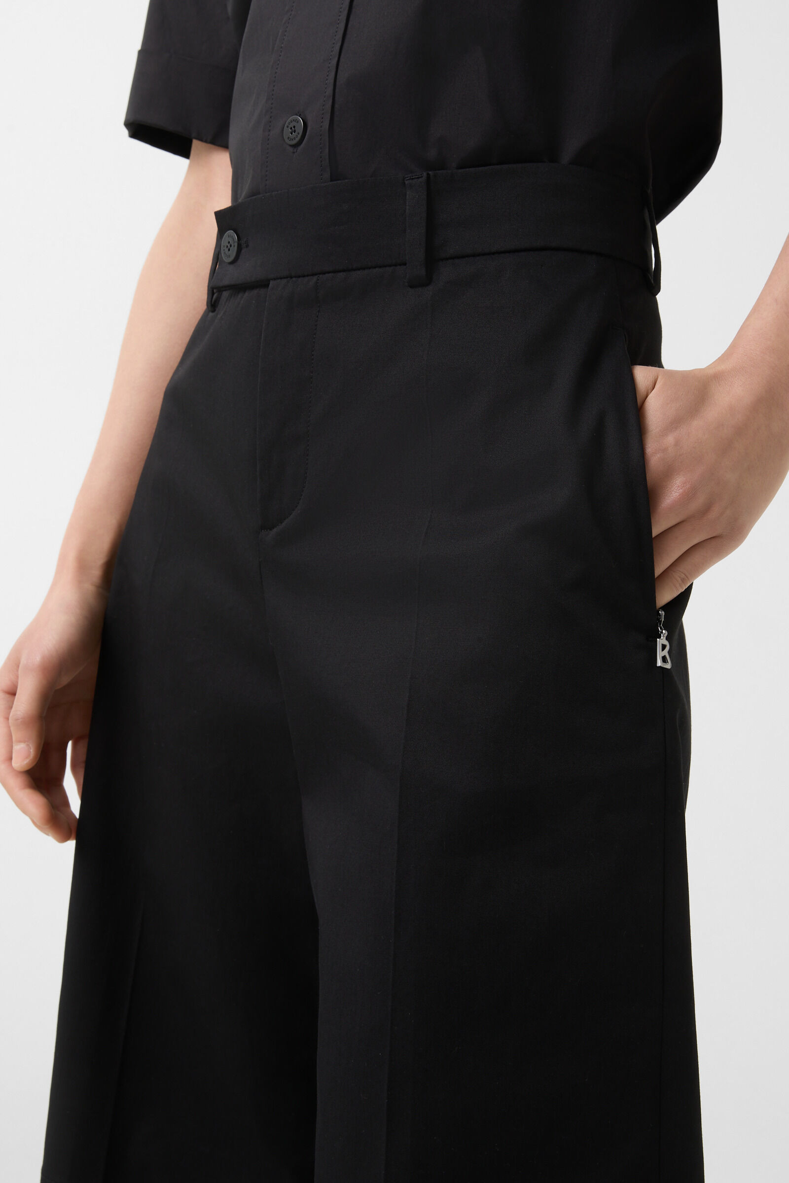 Bermudas Lara in Black - 5