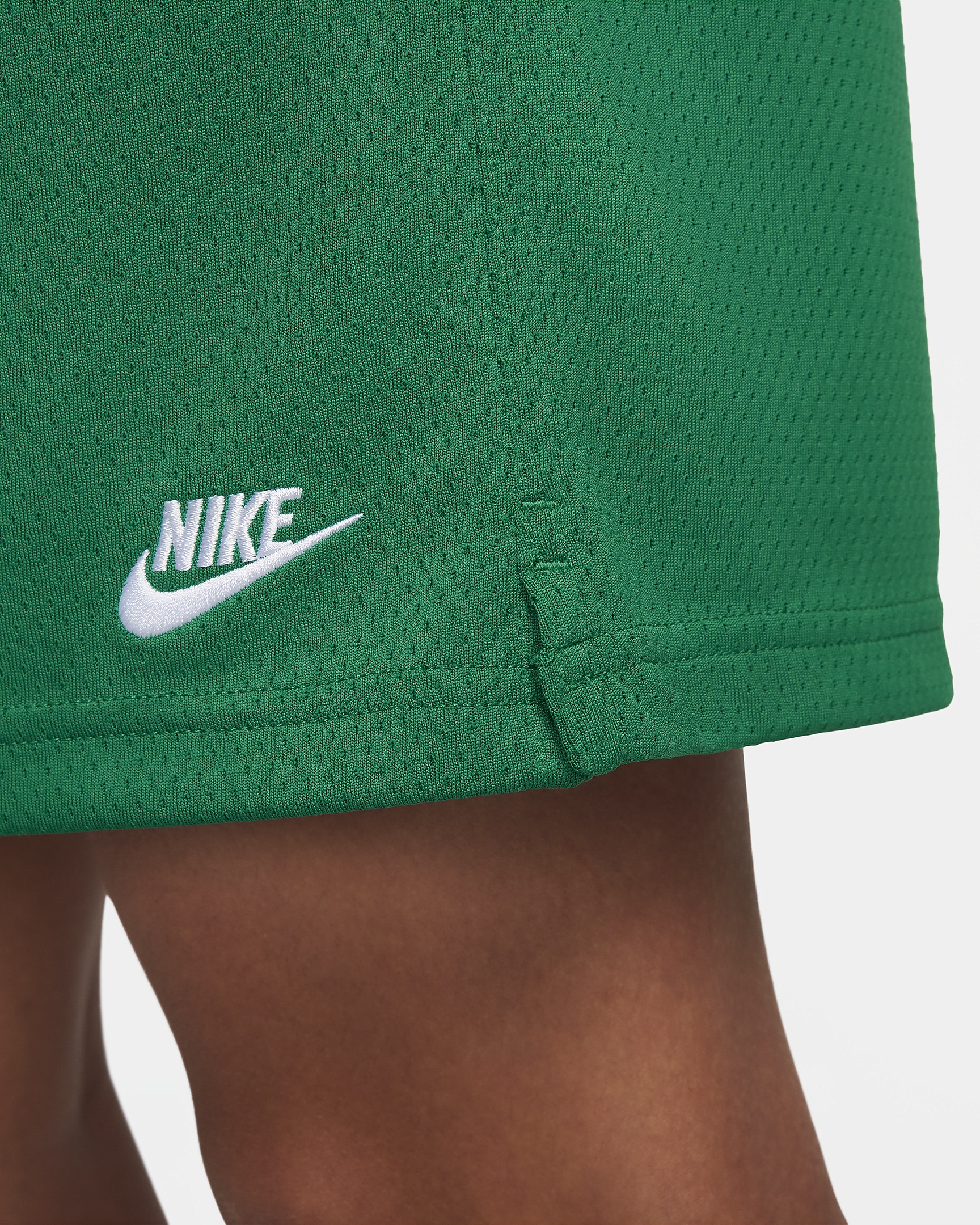 Nike Club Men's Mesh Flow Shorts - 6