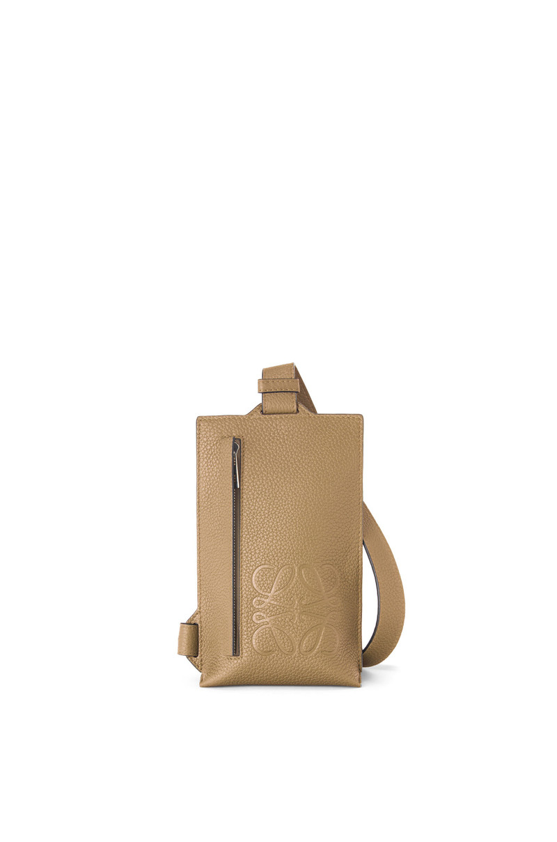 Vertical T Pocket in grained calfskin 1