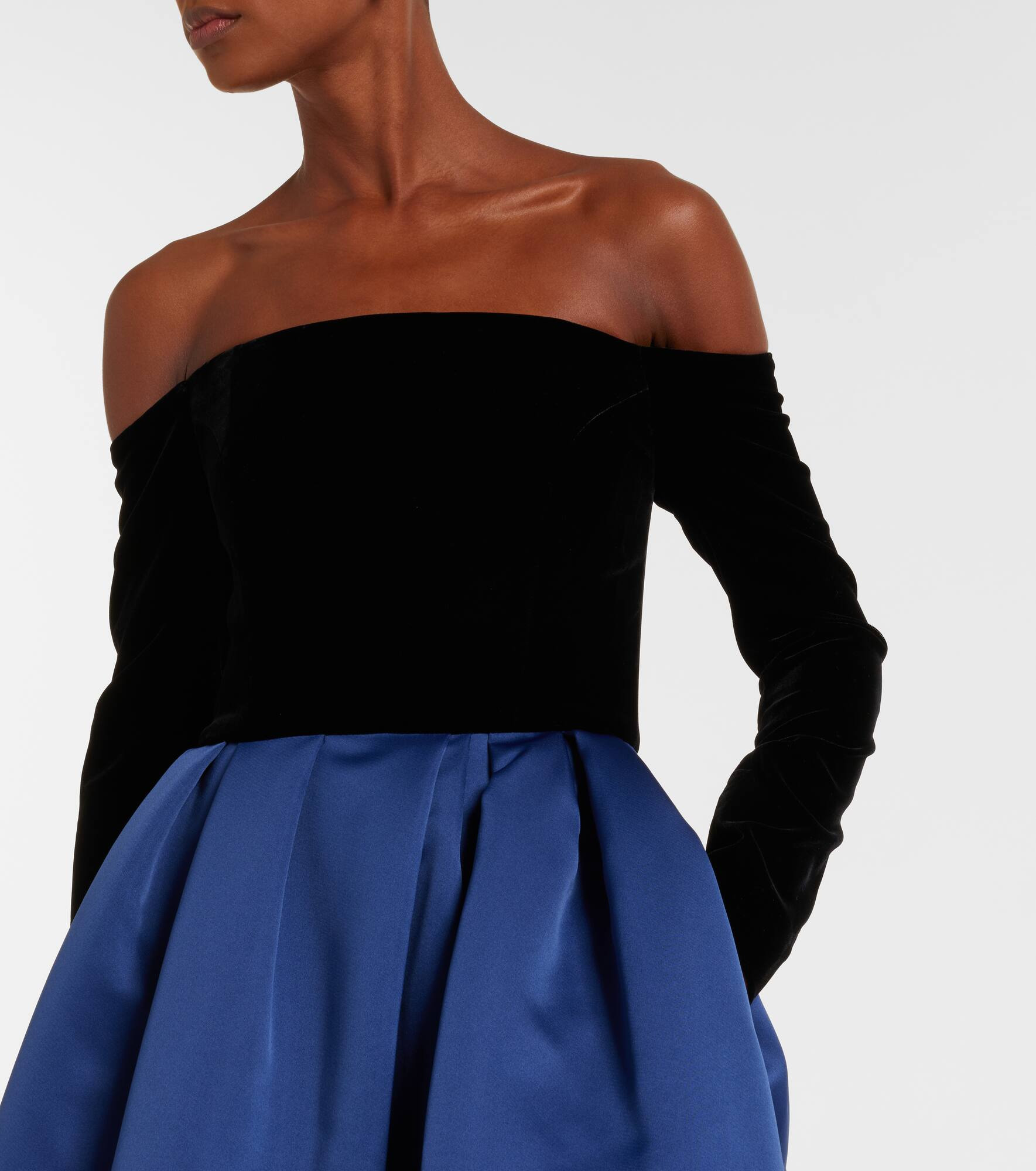 Off-shoulder crêpe and satin gown - 4