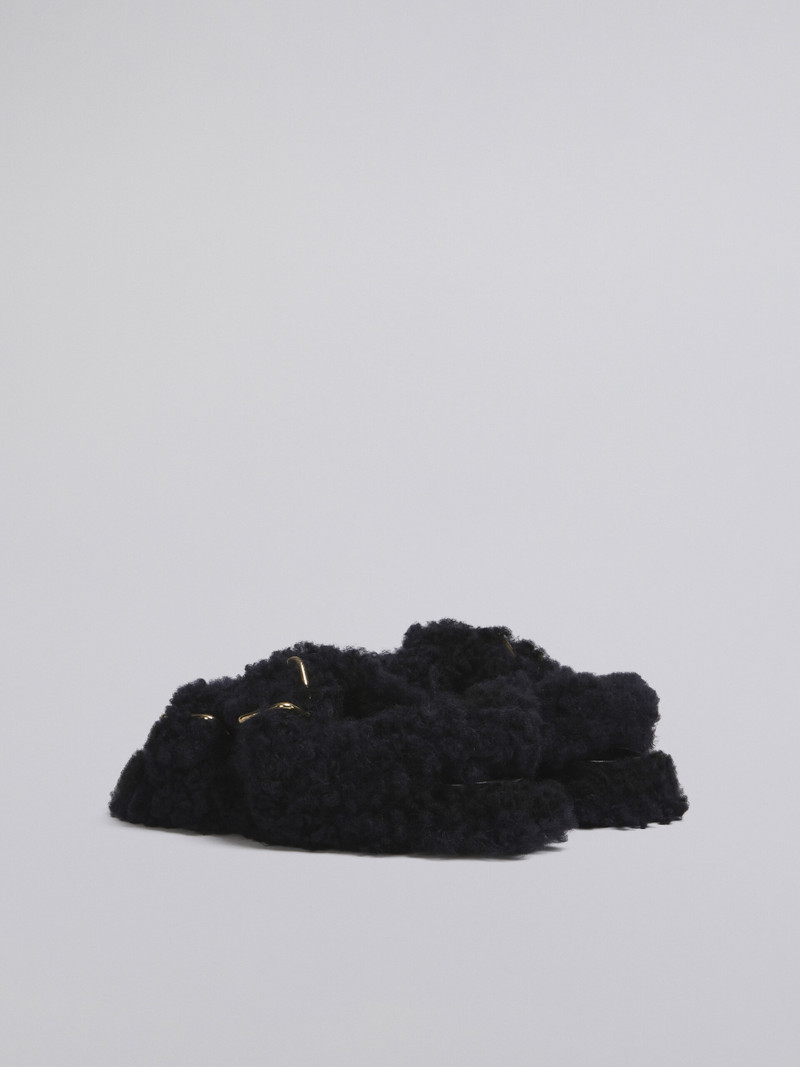 BLACK SHEARLING FUSSBET 3