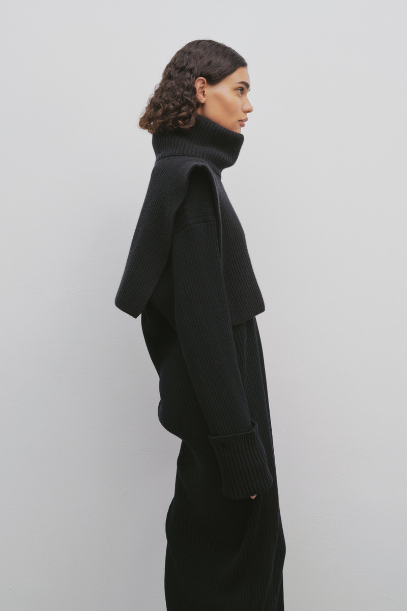 Eppie Collar in Cashmere 4