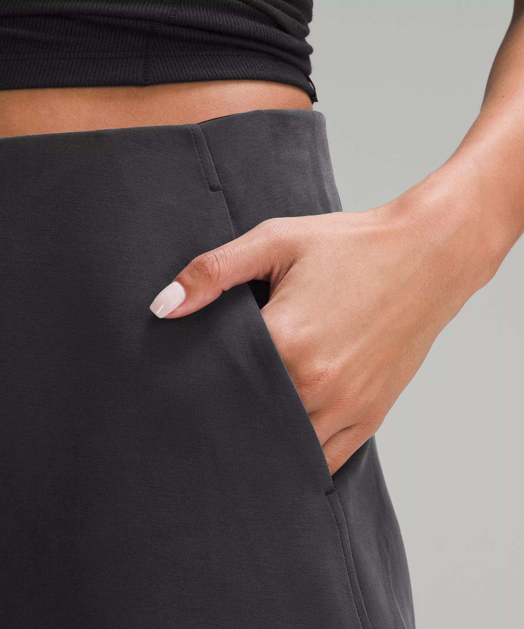 Softstreme Kick-Flare Mid-Rise Short 4" - 4