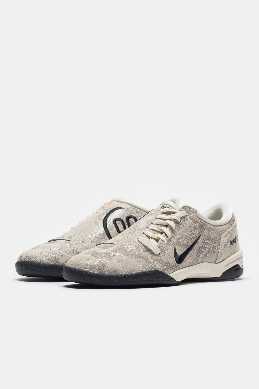 T90 SE Sneaker in Pale Ivory/Black/Pale Ivory - 2