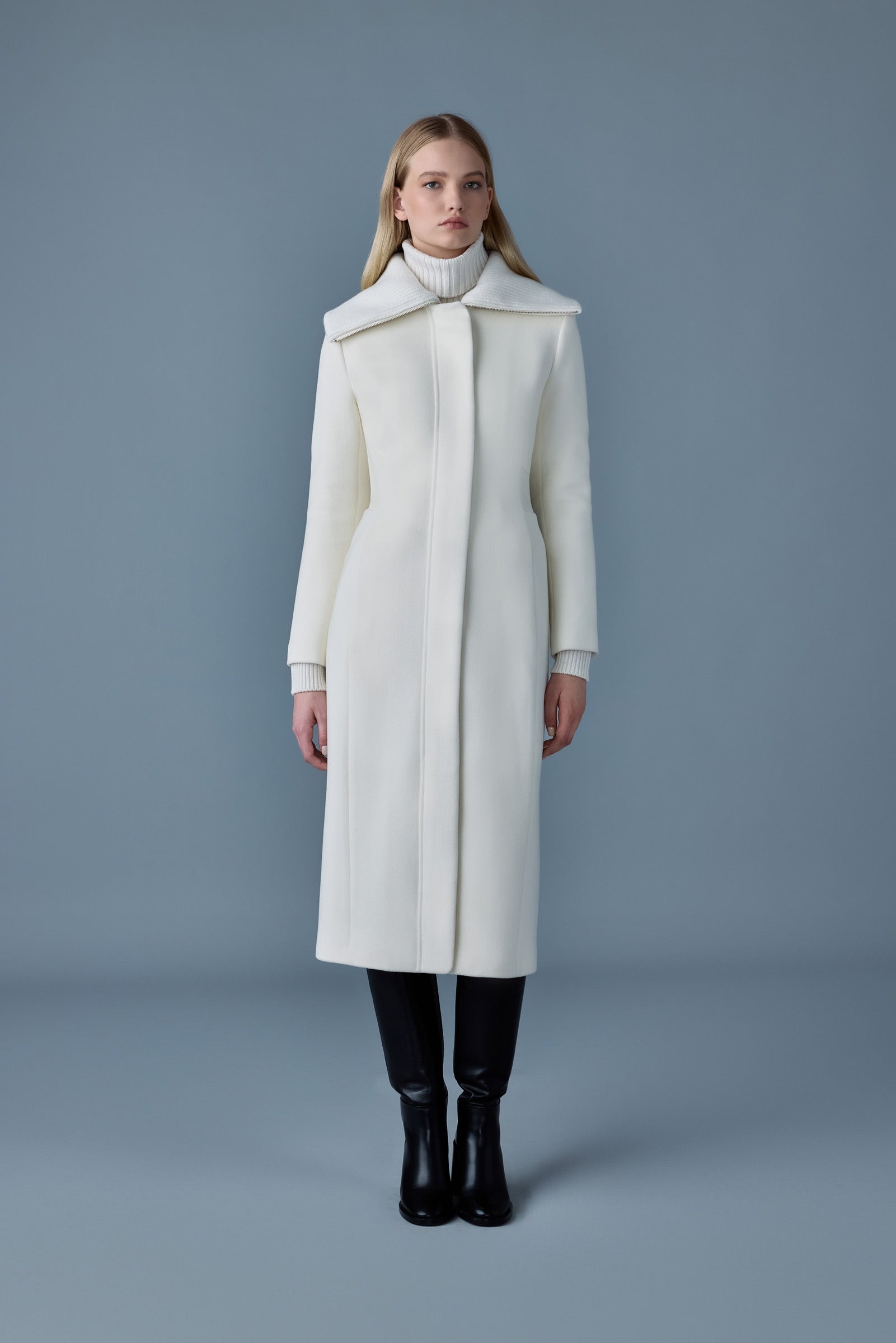 CLARICE Double-face wool coat with smocked detailing - 3