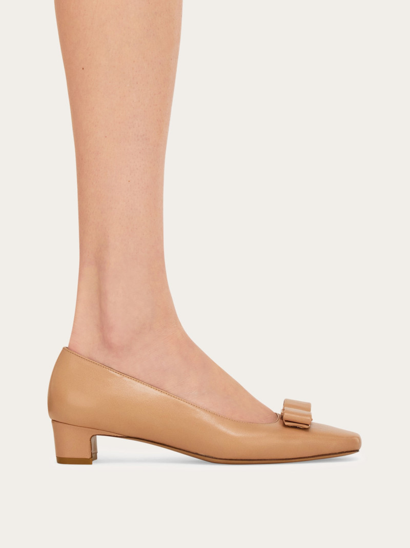 FERRAGAMO Iconic bow pump outlook