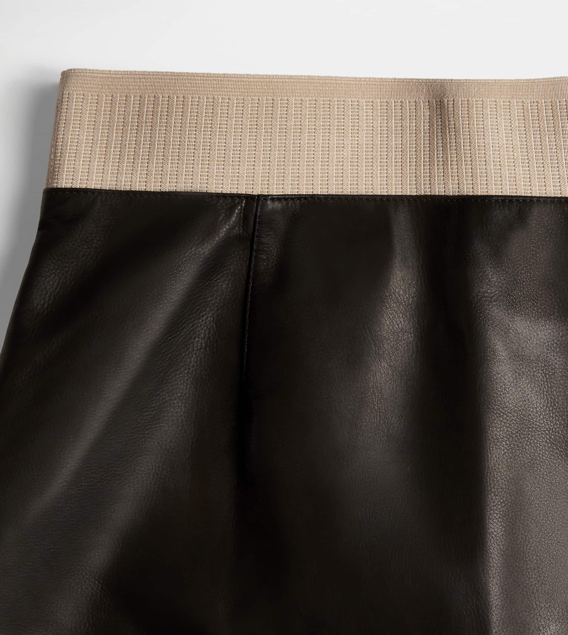 SKIRT IN LEATHER - BLACK - 9