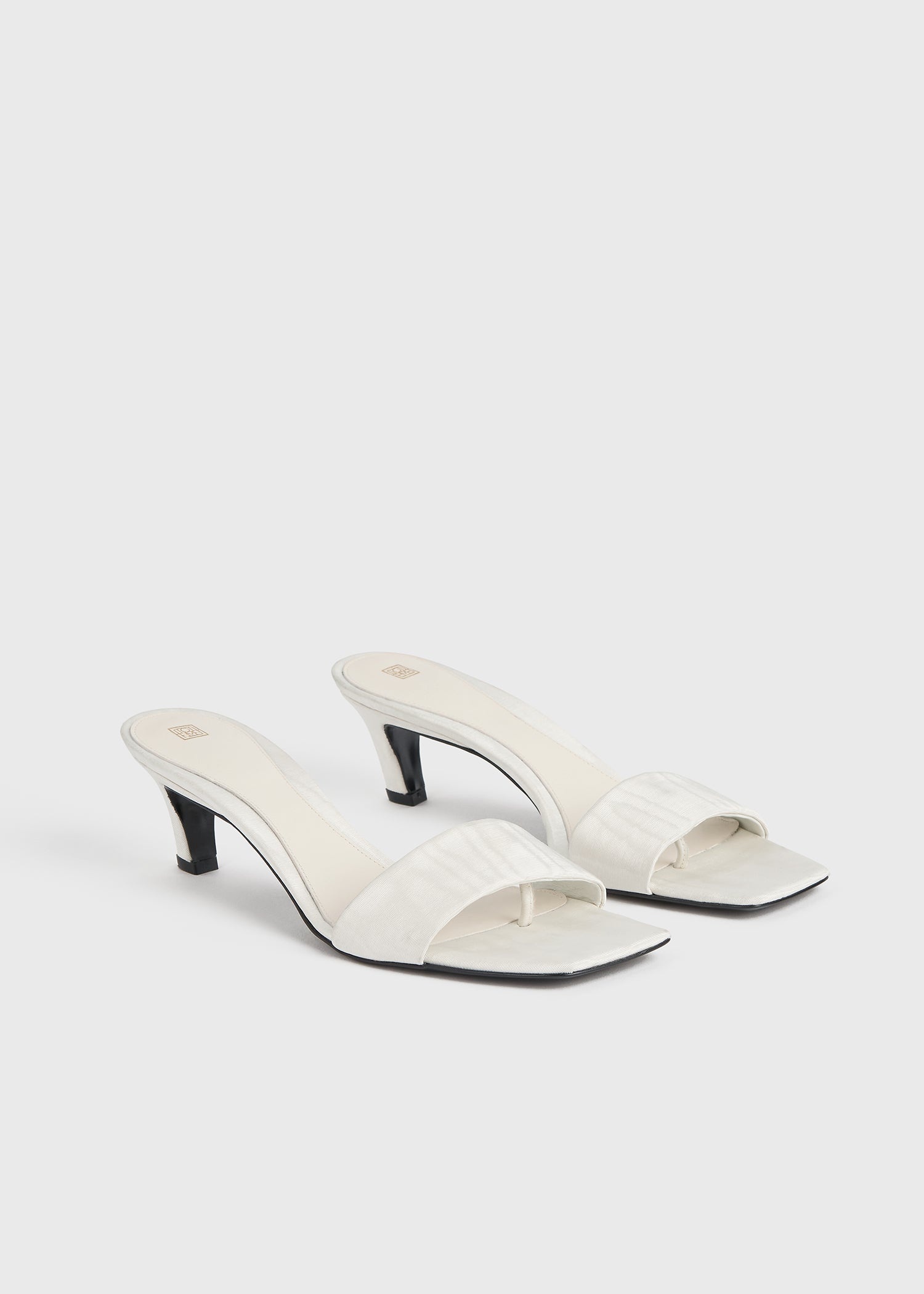 【関税込み】TOTEME オフホワイト The Mule ヒールサンダル Totême The Mule Sandal off-white | REVERSIBLE
