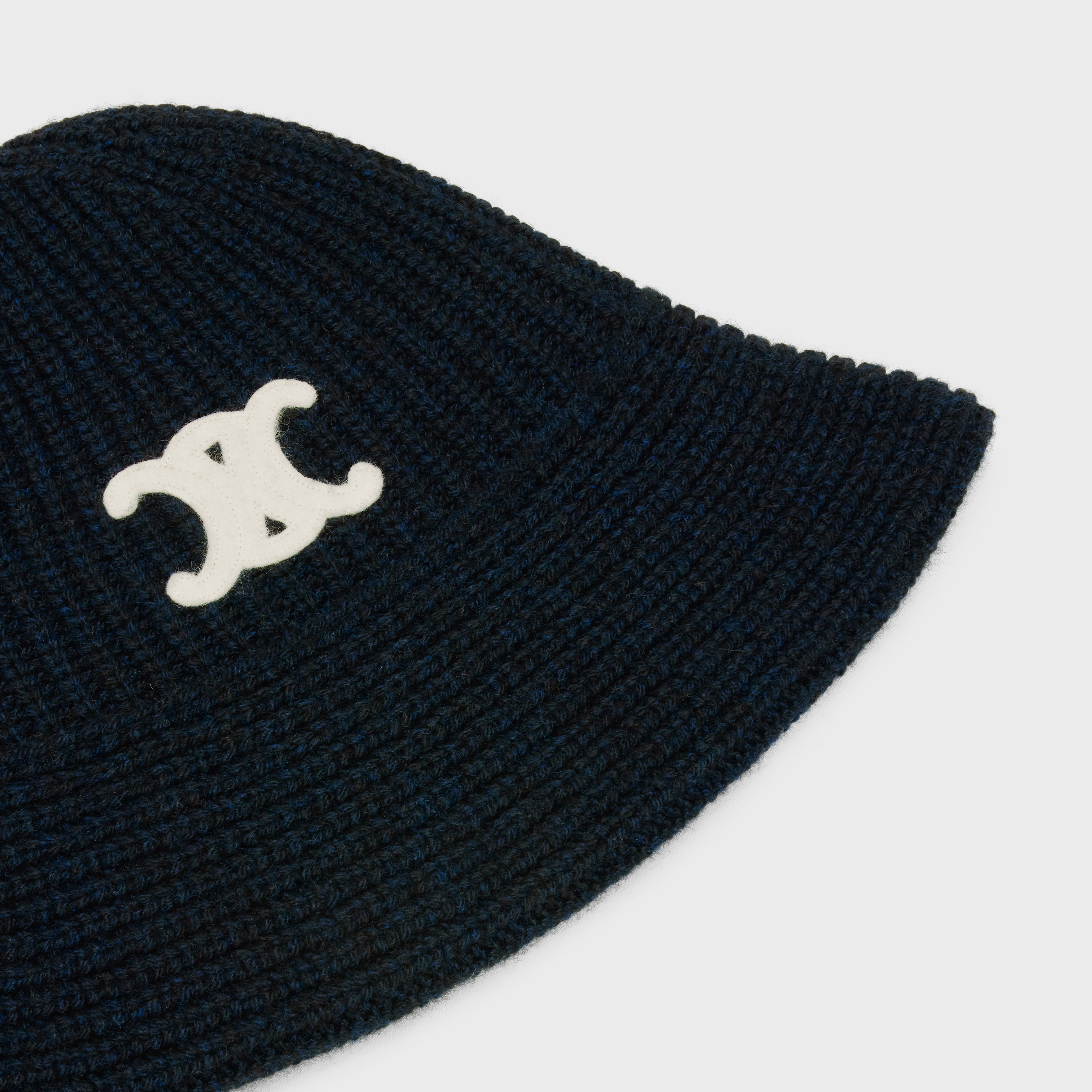 CLOCHE BUCKET HAT IN SEAMLESS CASHMERE - 3