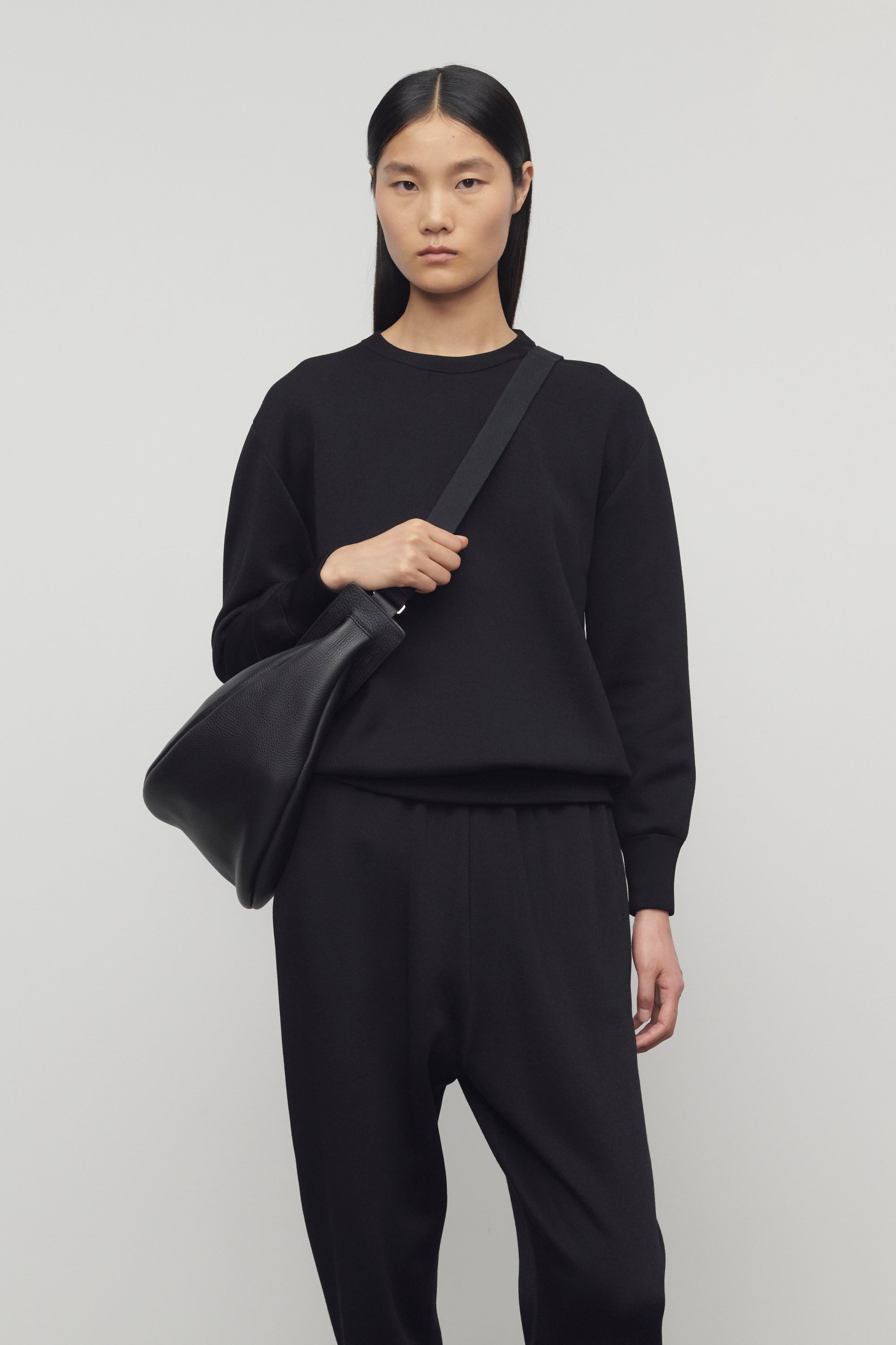 Large Slouchy Banana Bag in Leather - 4