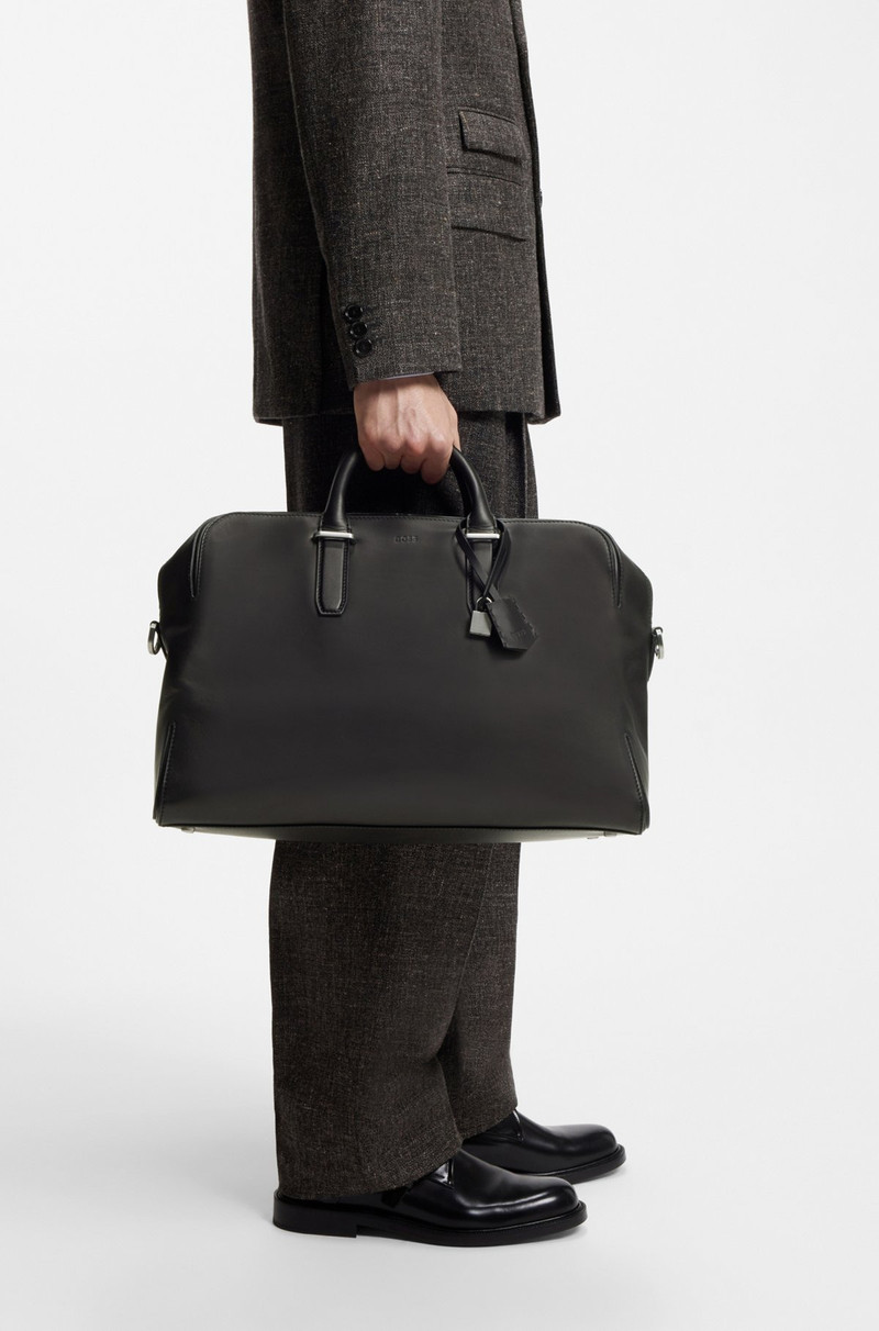 RUNWAY HOLDALL IN LEATHER WITH EMBOSSED LOGO 4