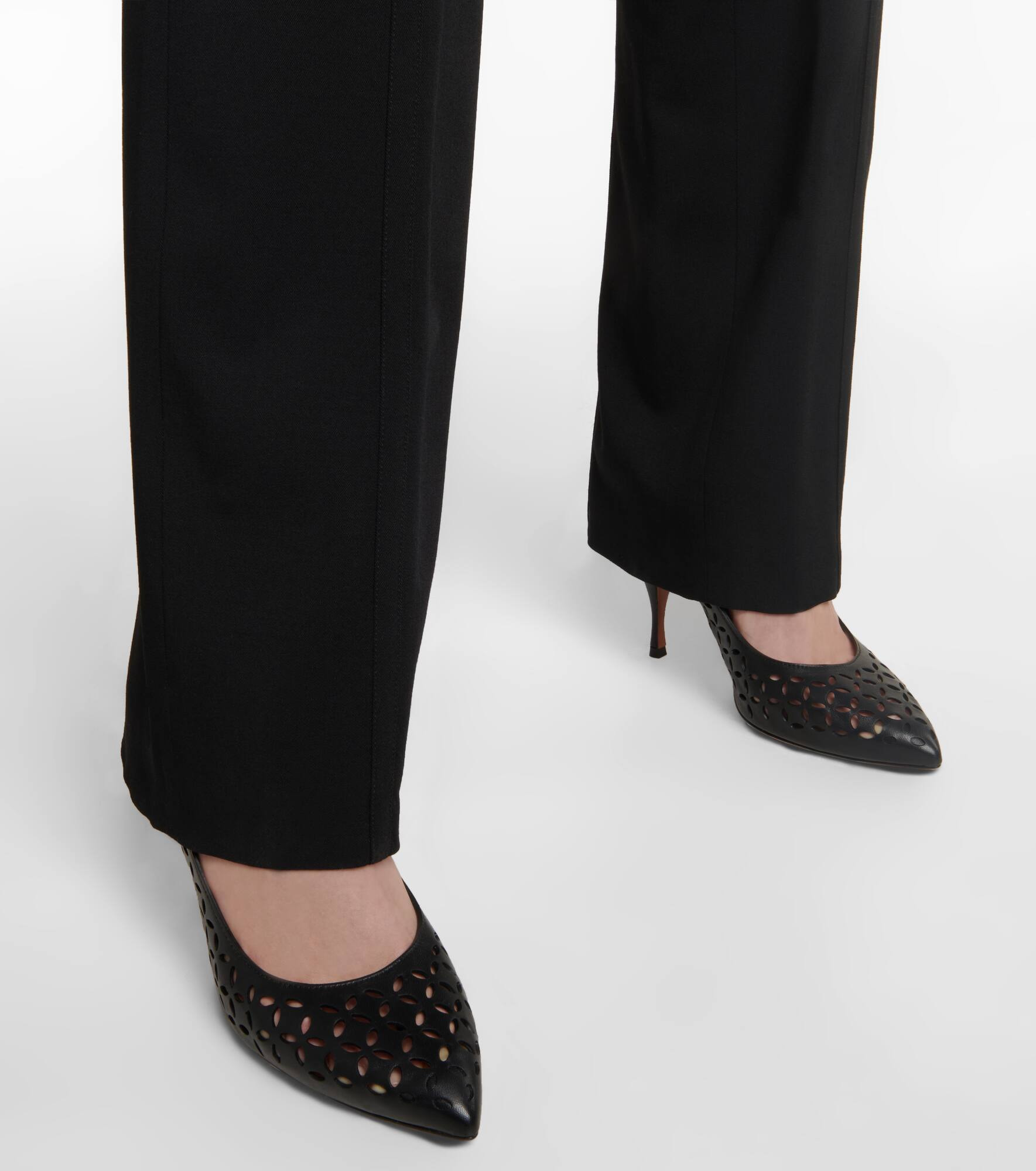 Laser-cut leather pumps - 4