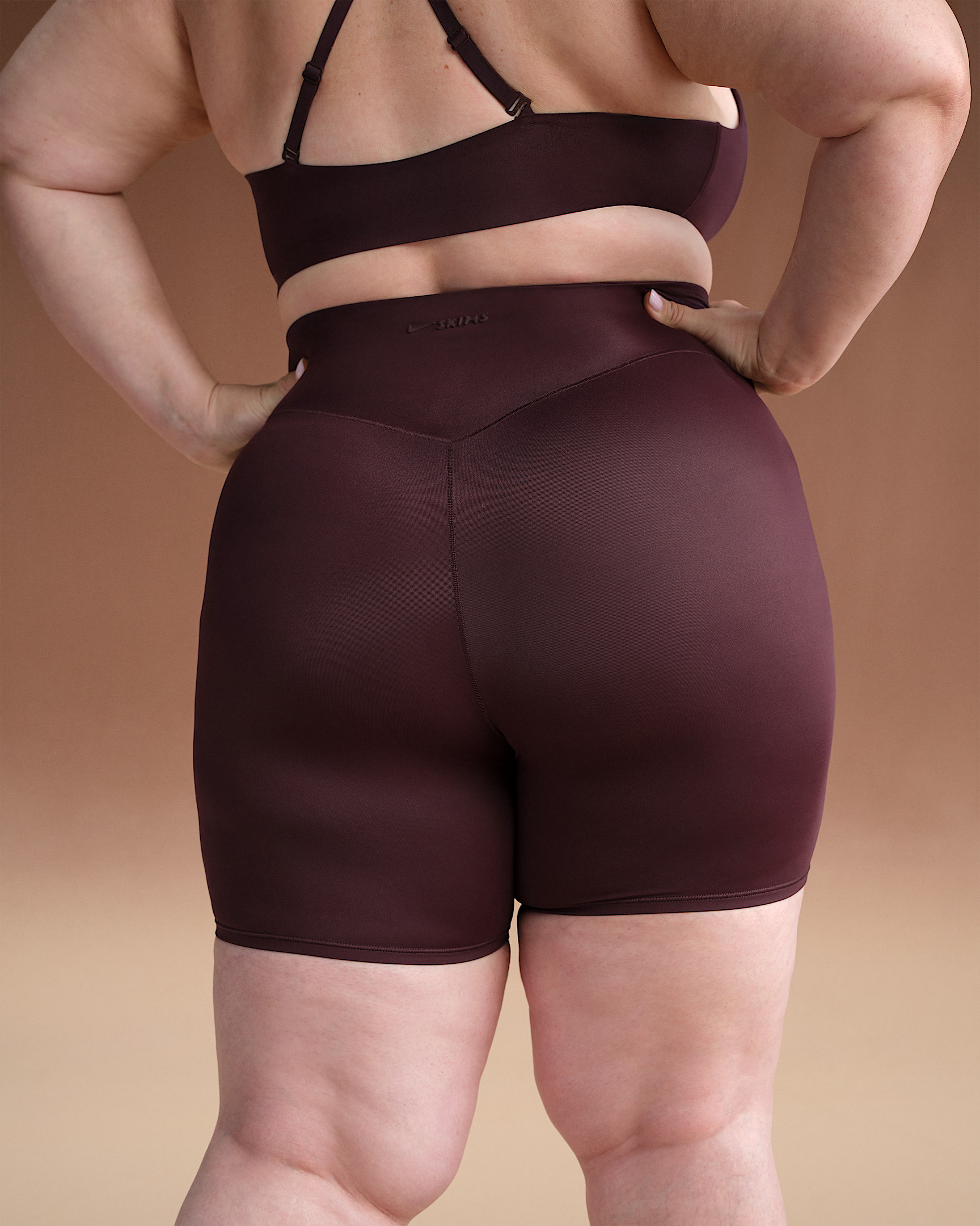 NikeSKIMS Shine Women's High-Waisted 5" Biker Shorts - 8