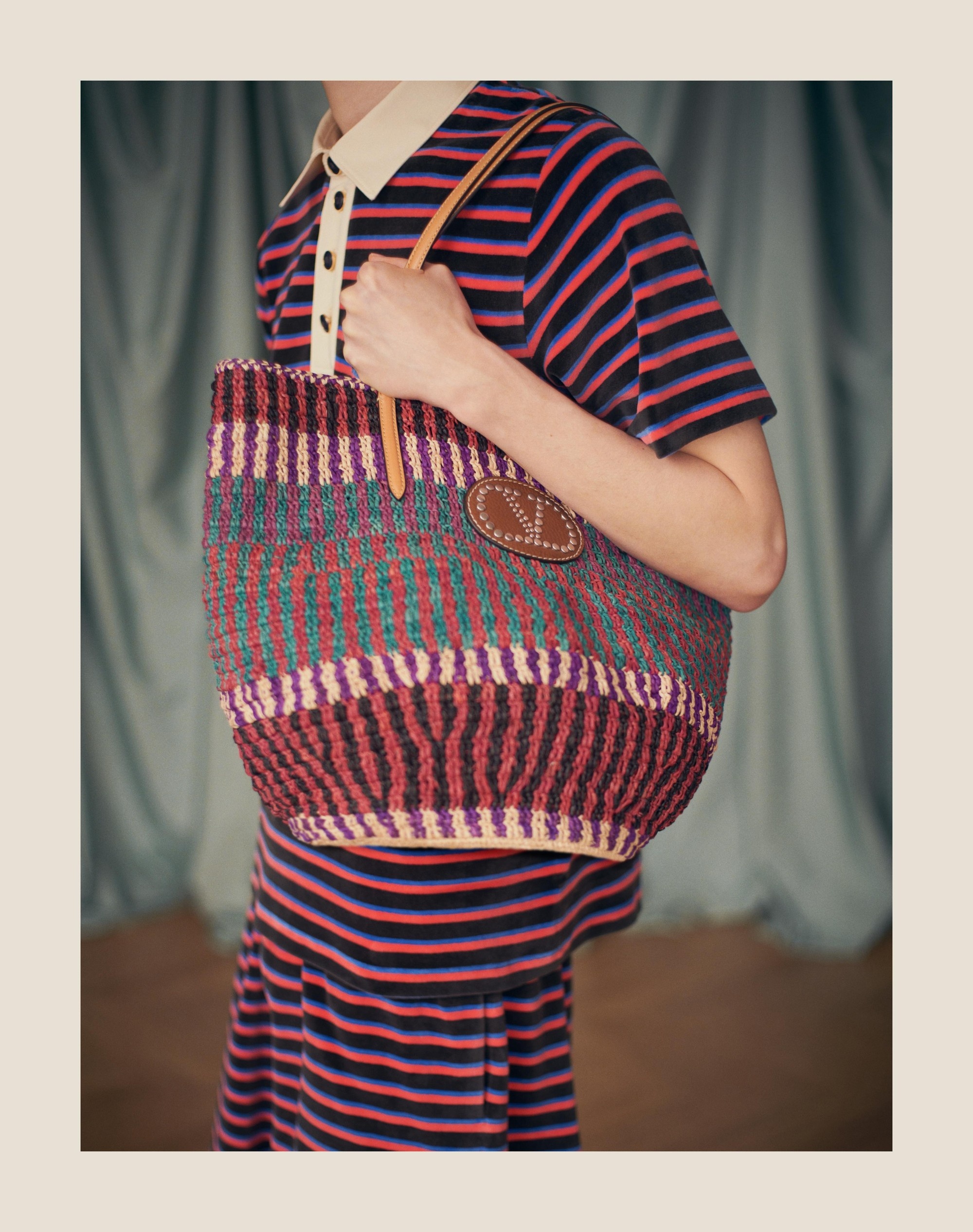 VLOGO SIGNATURE RAFFIA SHOPPING BAG - 9