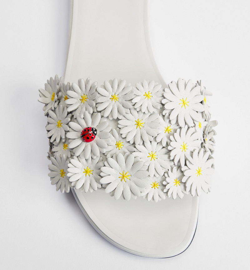 Dior Bloom Slide 5