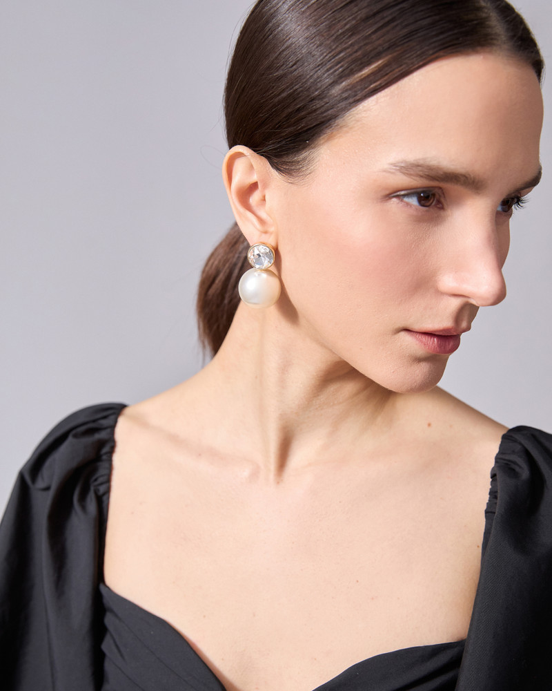 CAROLINA HERRERA Pearl Drop Earrings outlook