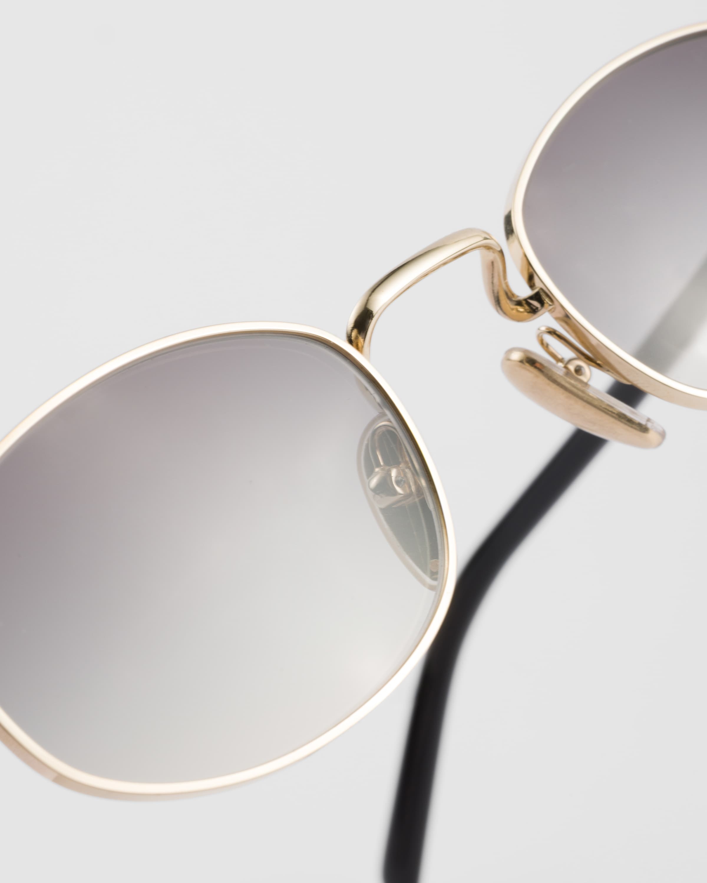 【日本入手困難】Sunglasses with the iconic l plaque Prada Sunglasses with the iconic metal plaque | REVERSIBLE