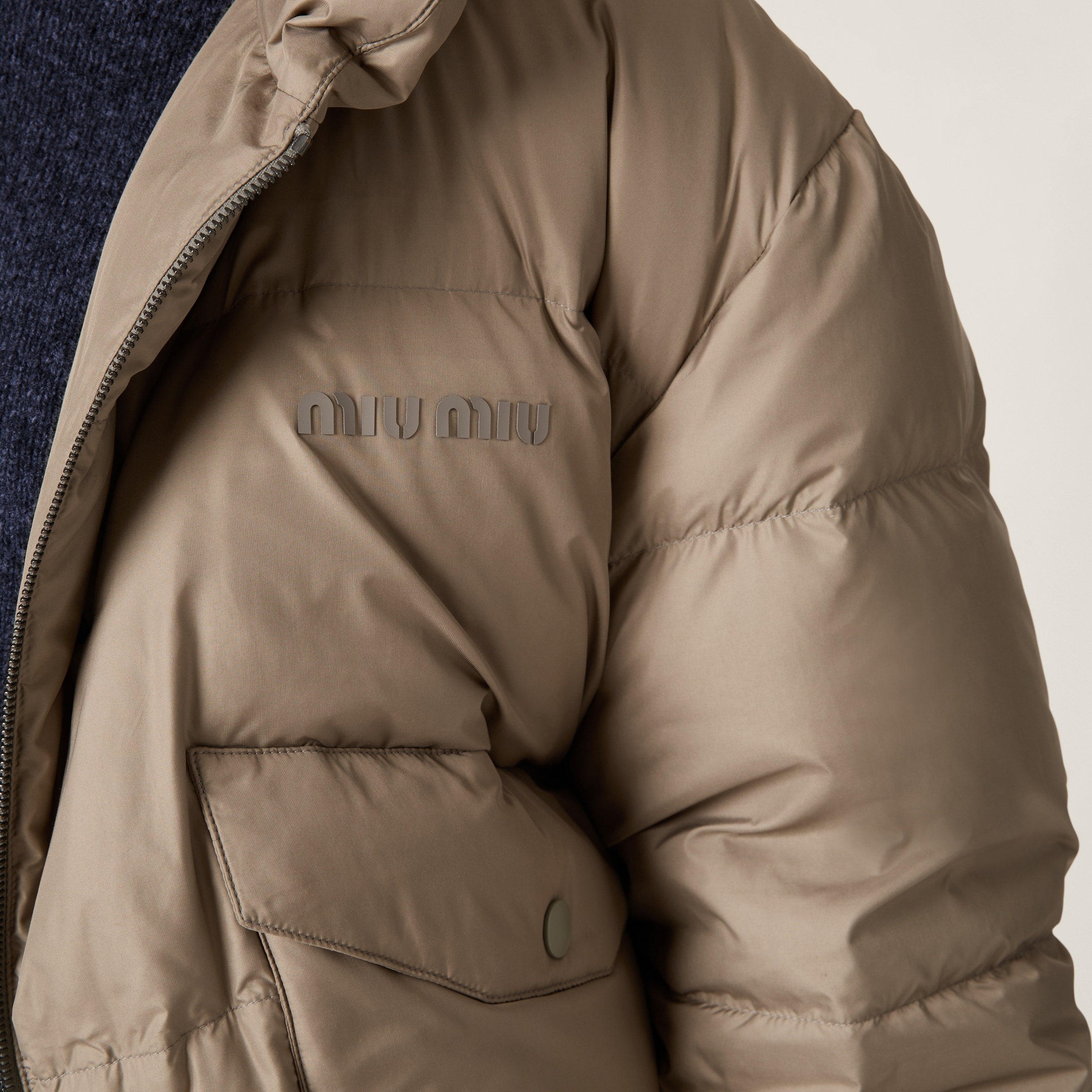 Technical pongé down jacket - 4