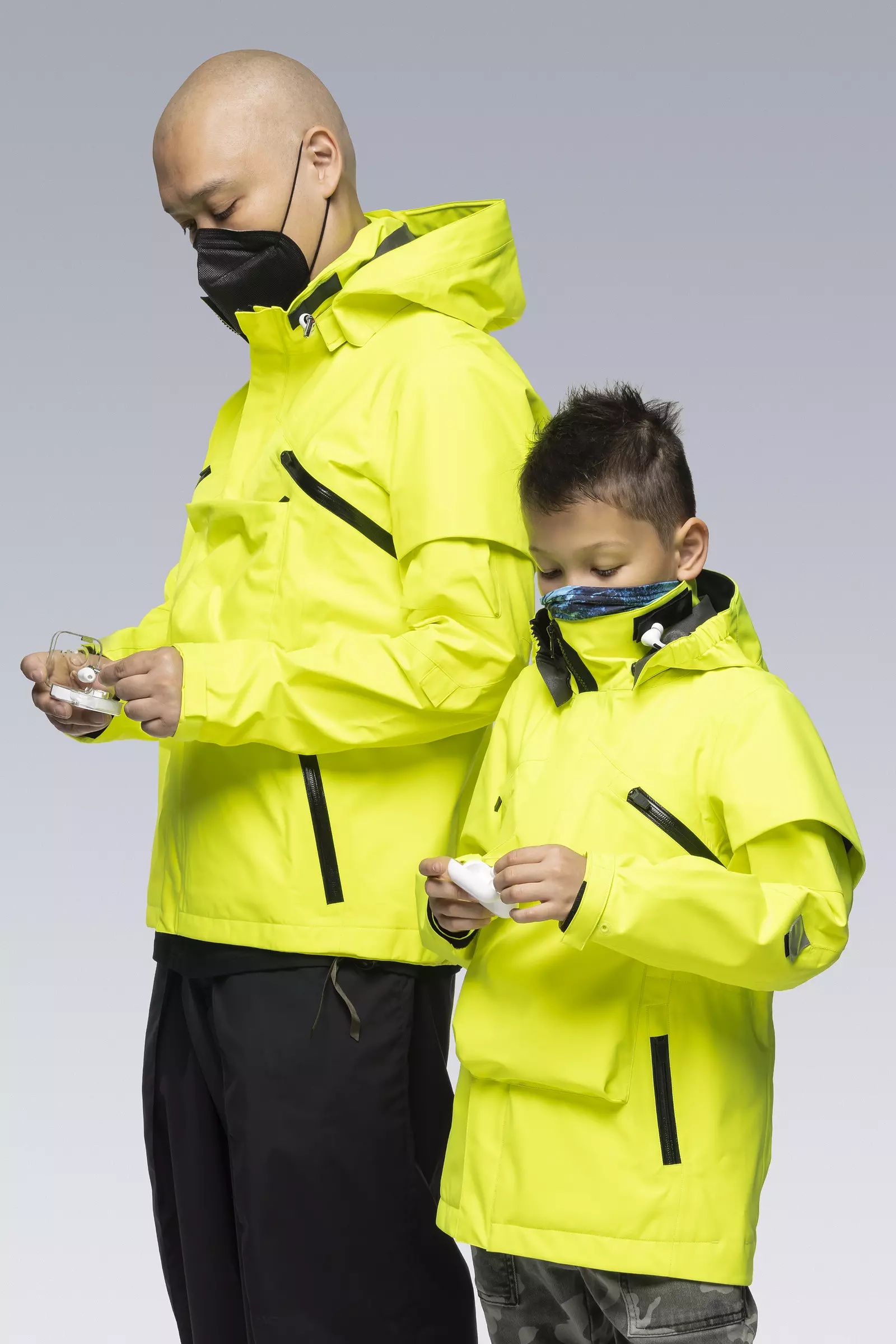 美品 ACRONYM J69-HY Hi-Vis Yellow/Gray S ACRONYM J69-HY Hybrid Construction 2.5L / 2L Stretch Gore