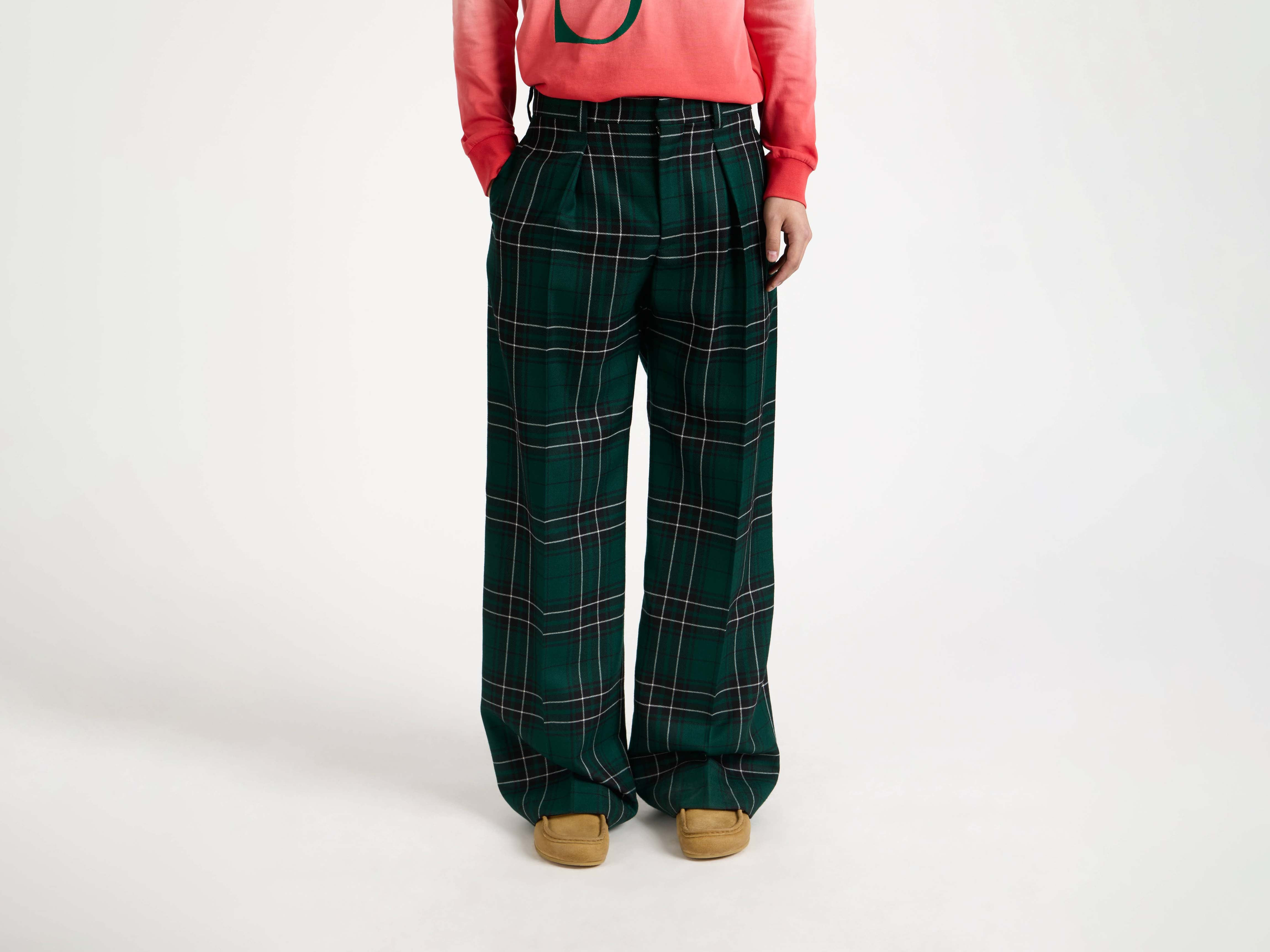 STRAIGHT LEG TROUSERS IN FOREST GREEN - 7