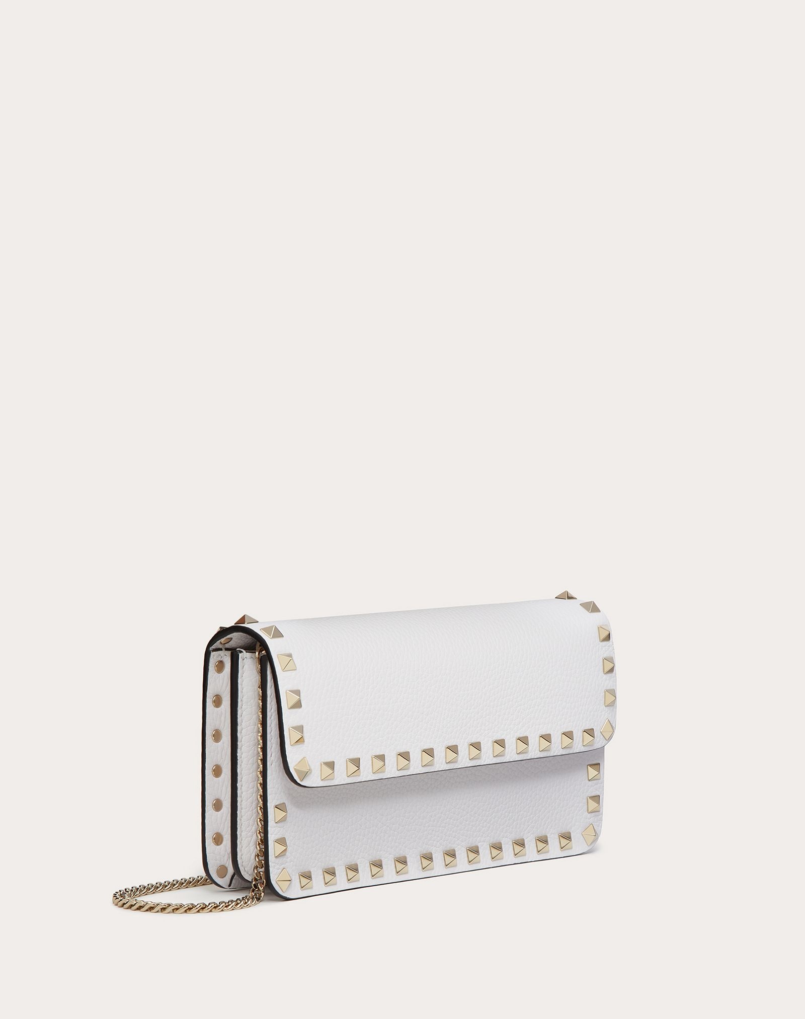 ROCKSTUD GRAINY CALFSKIN LEATHER CHAIN POUCH - 4