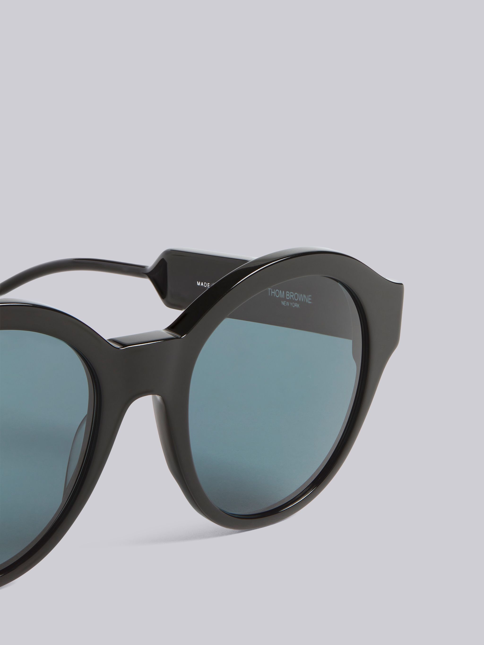 TB717 - Black And Grey Wide Fit Round Sunglasses - 2