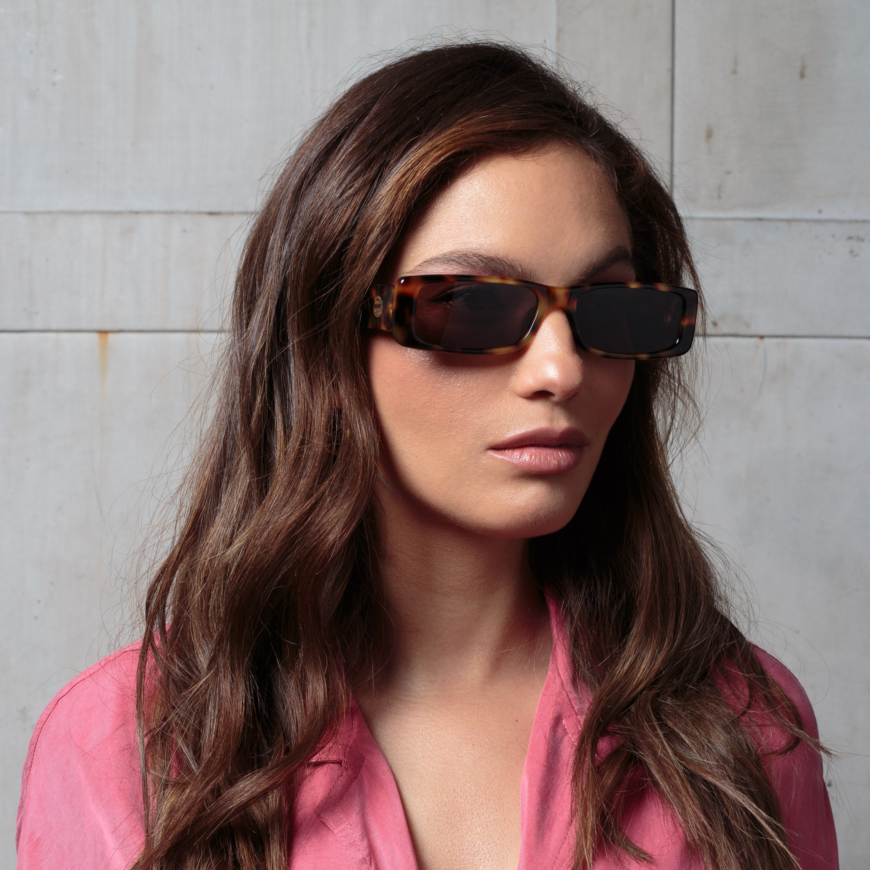 DANIA RECTANGULAR SUNGLASSES IN TORTOISESHELL - 2