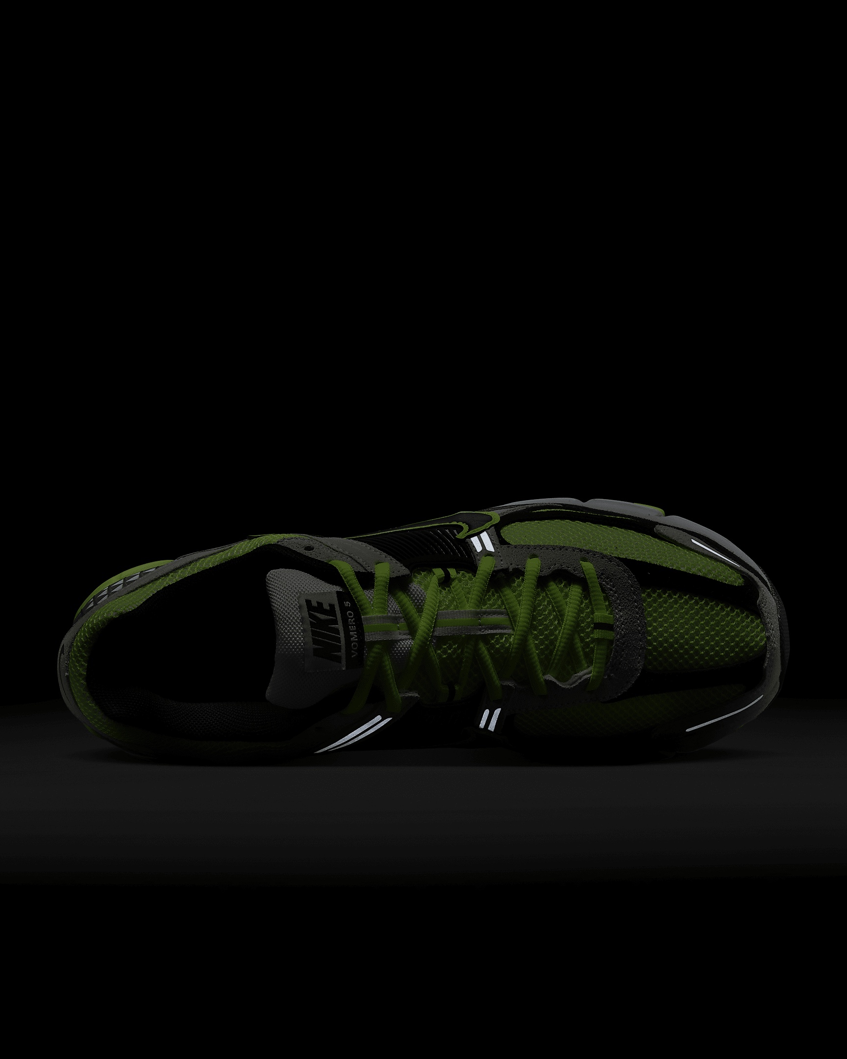 Nike Men's Zoom Vomero 5 Shoes - 9
