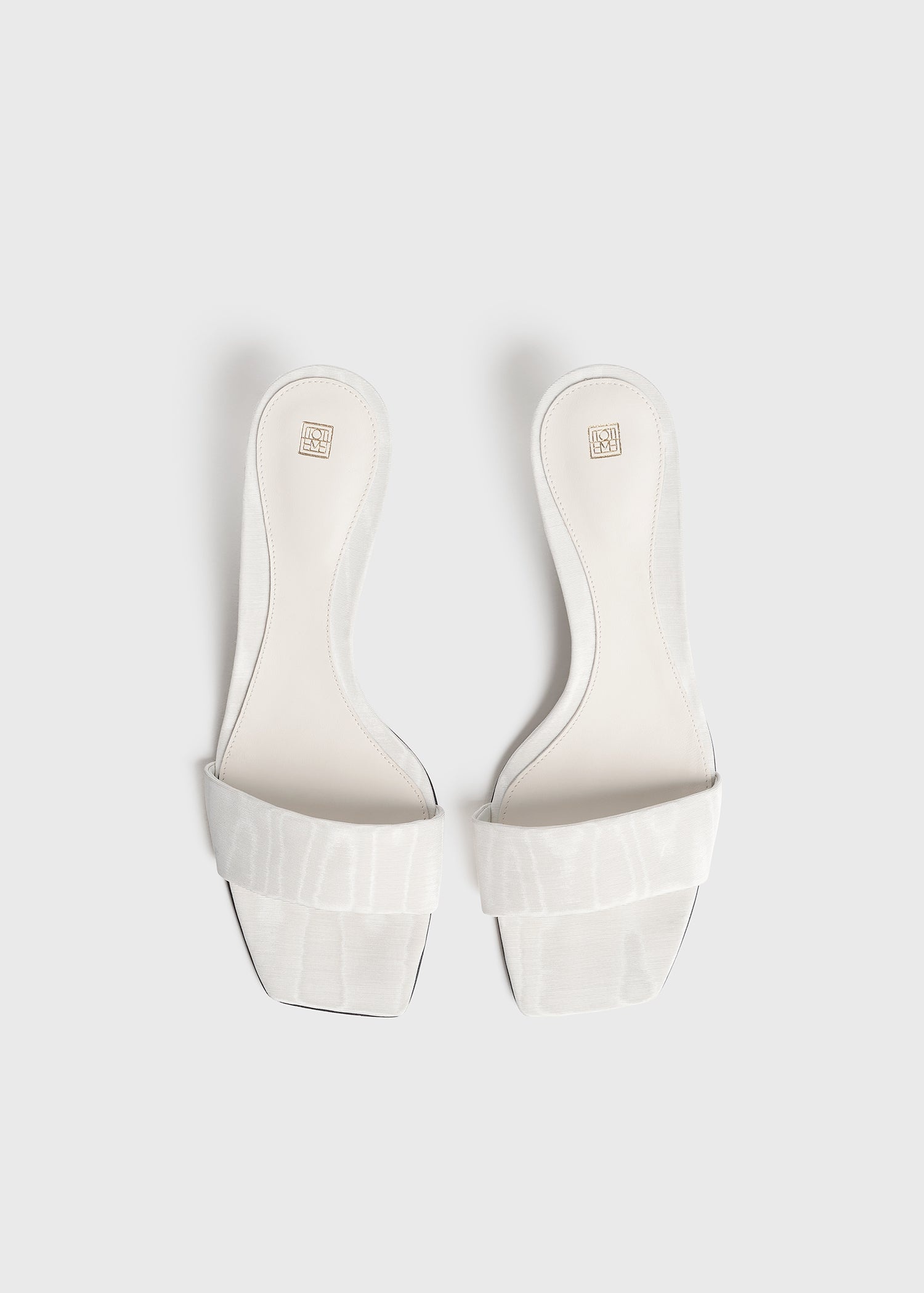 【関税込み】TOTEME オフホワイト The Mule ヒールサンダル Totême The Mule Sandal off-white | REVERSIBLE