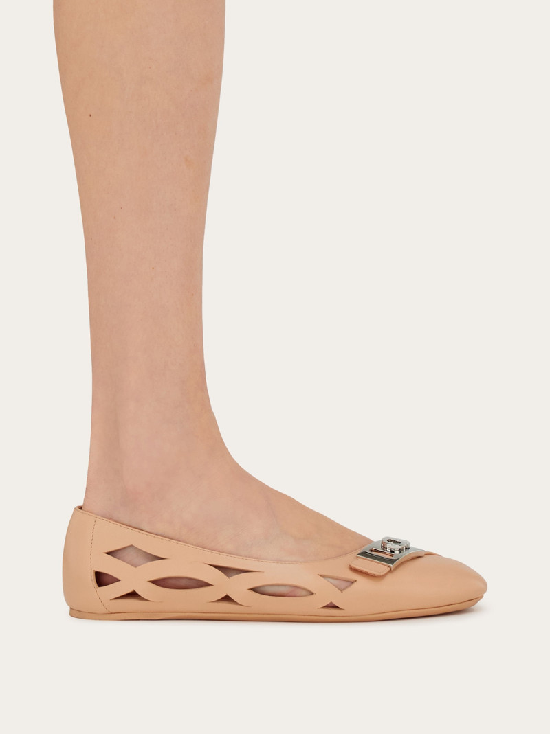 FERRAGAMO Back to Earth - Hug buckle ballet flat outlook