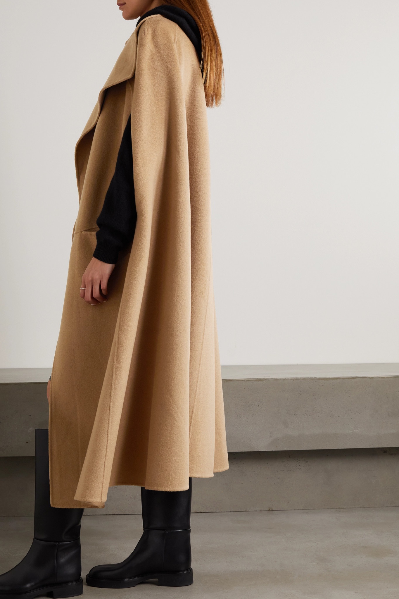 Signature wool and cashmere-blend cape - 3