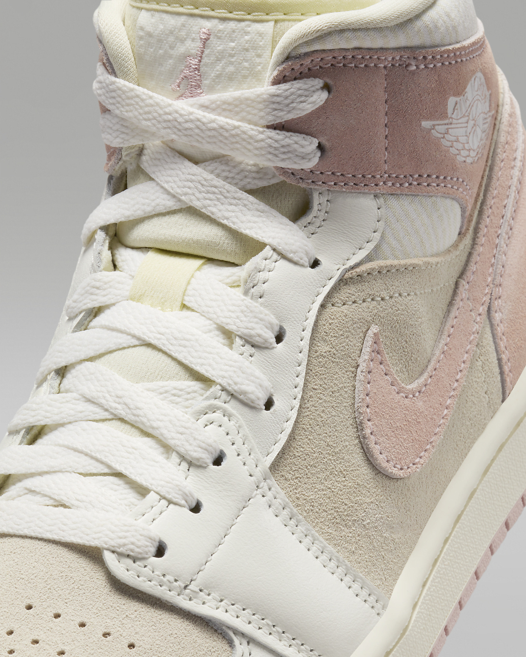 Air Jordan 1 Mid SE Women's Shoes - 7