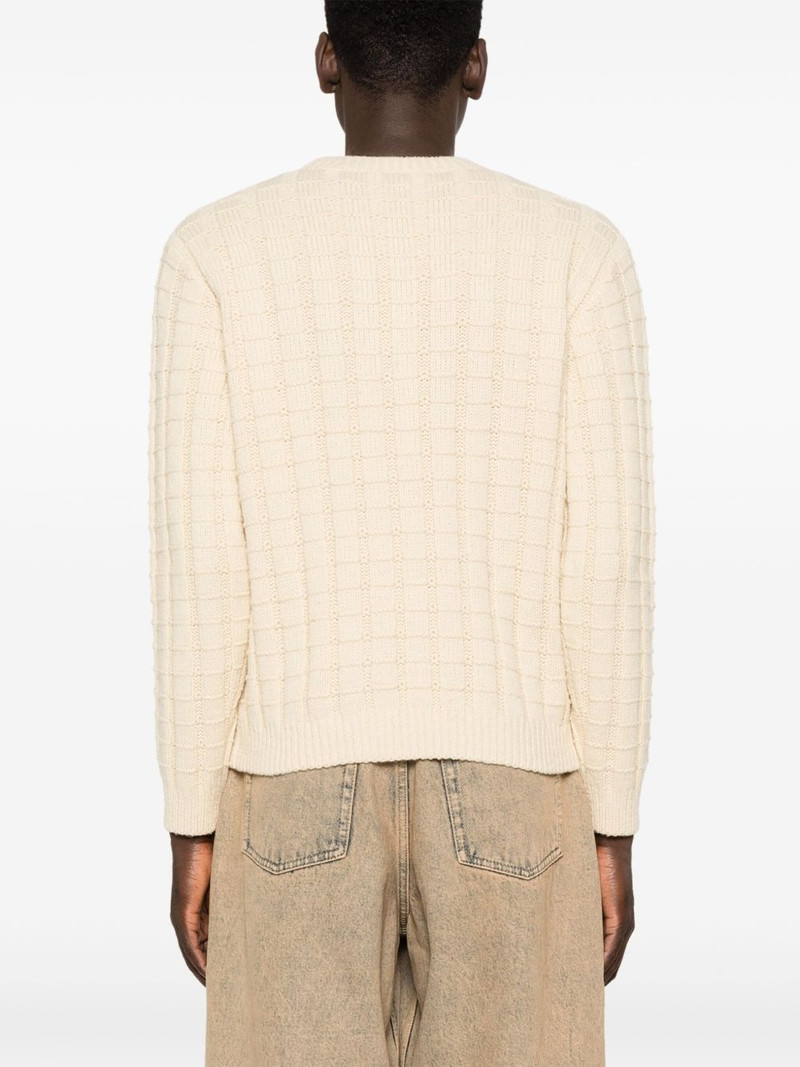 Angle sweater 4