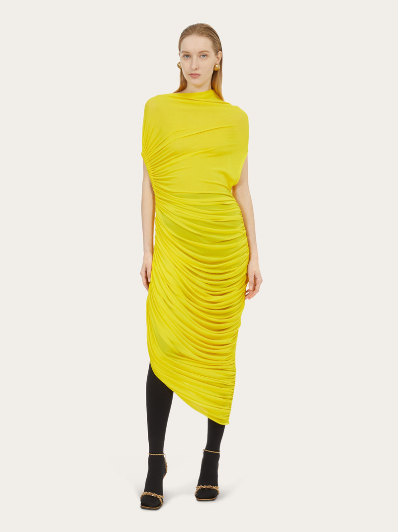 Drape 세부사항을 가진 복장 6