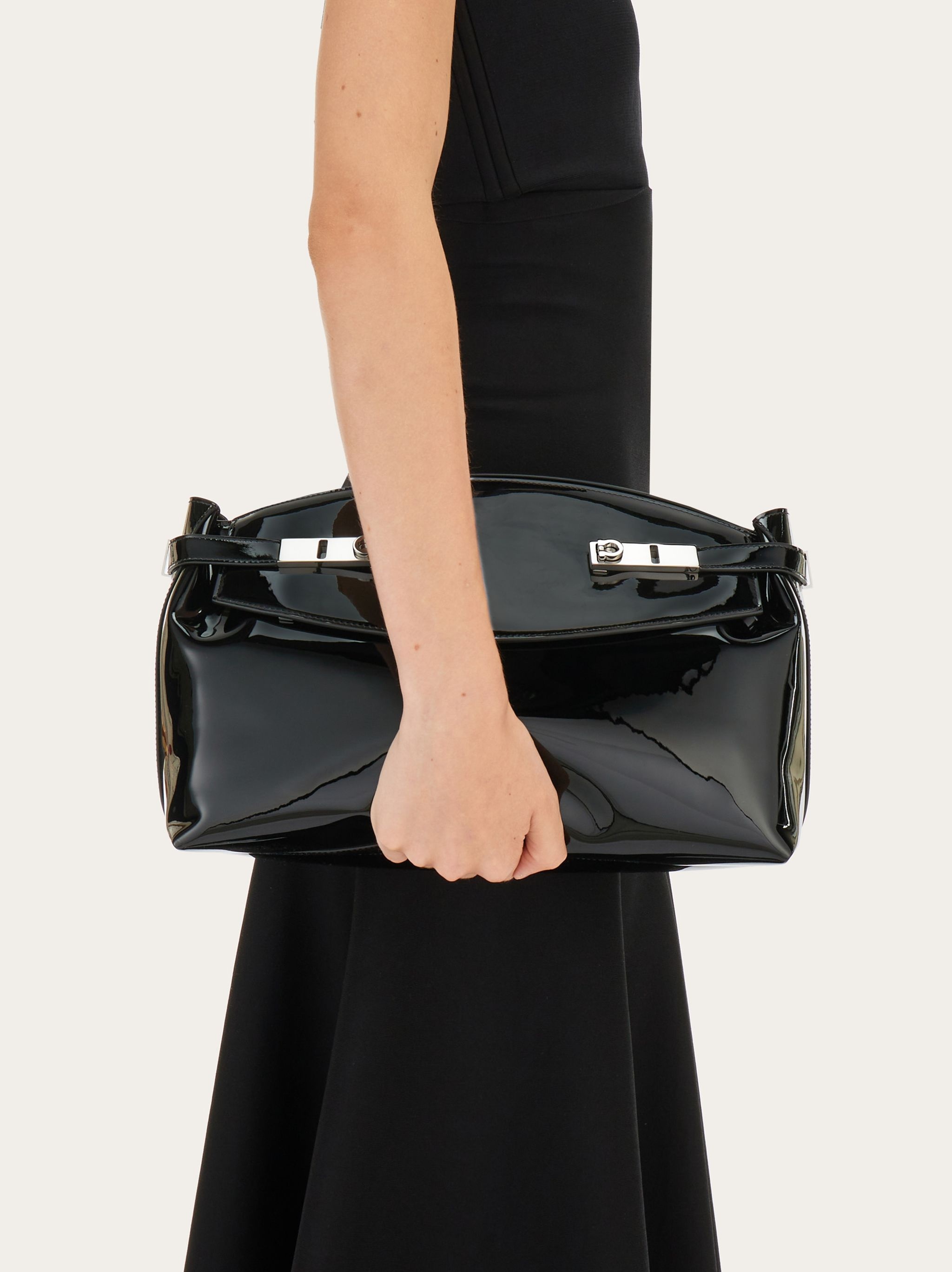 FERRAGAMO Hug pouch (L) | REVERSIBLE