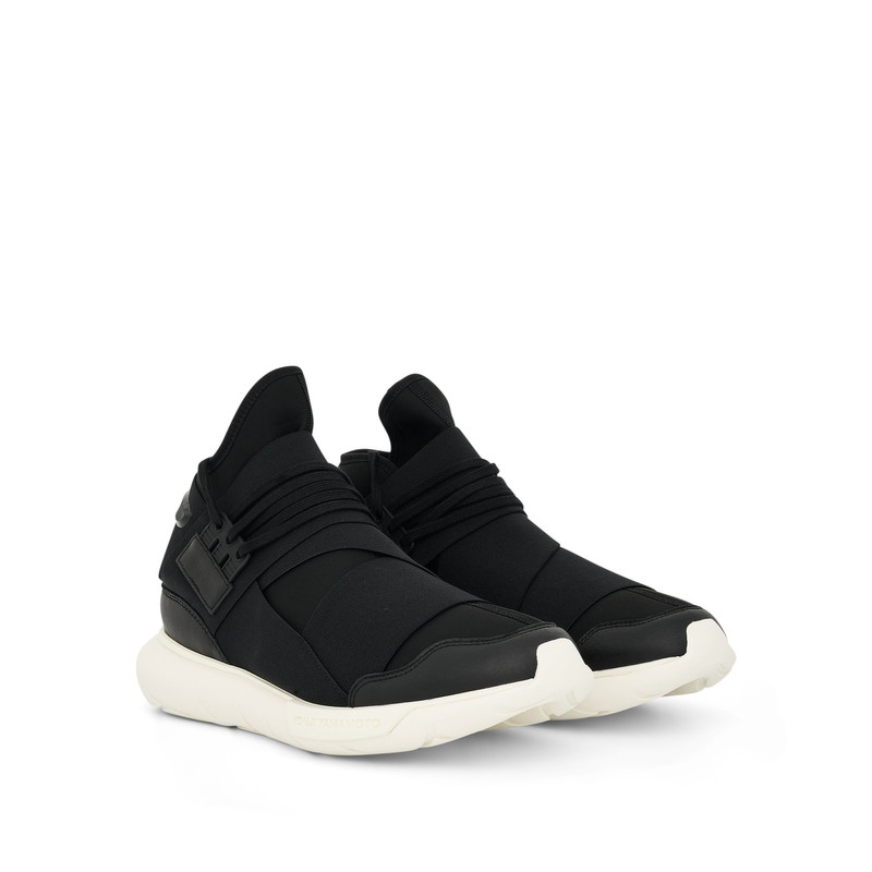 Y-3 Qasa Sneaker in Black/Off White outlook