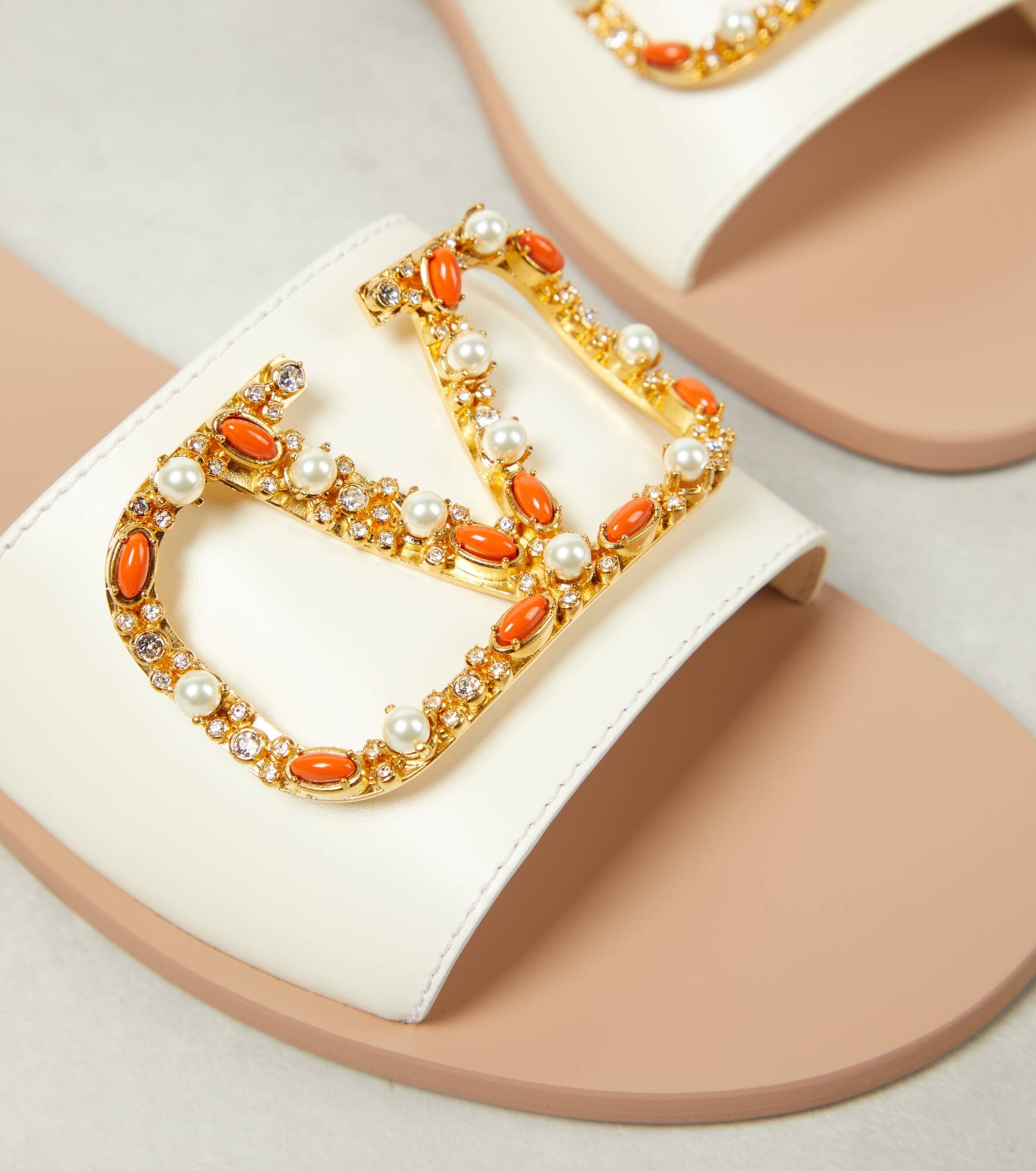 VLogo Signature embellished leather slides - 6
