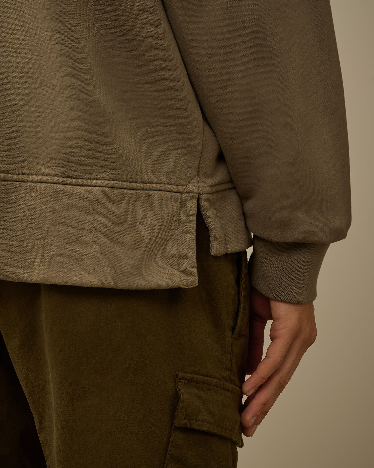 Brushed and Emerized Diagonal Fleece Boxy Goggle Sweatshirt - 6