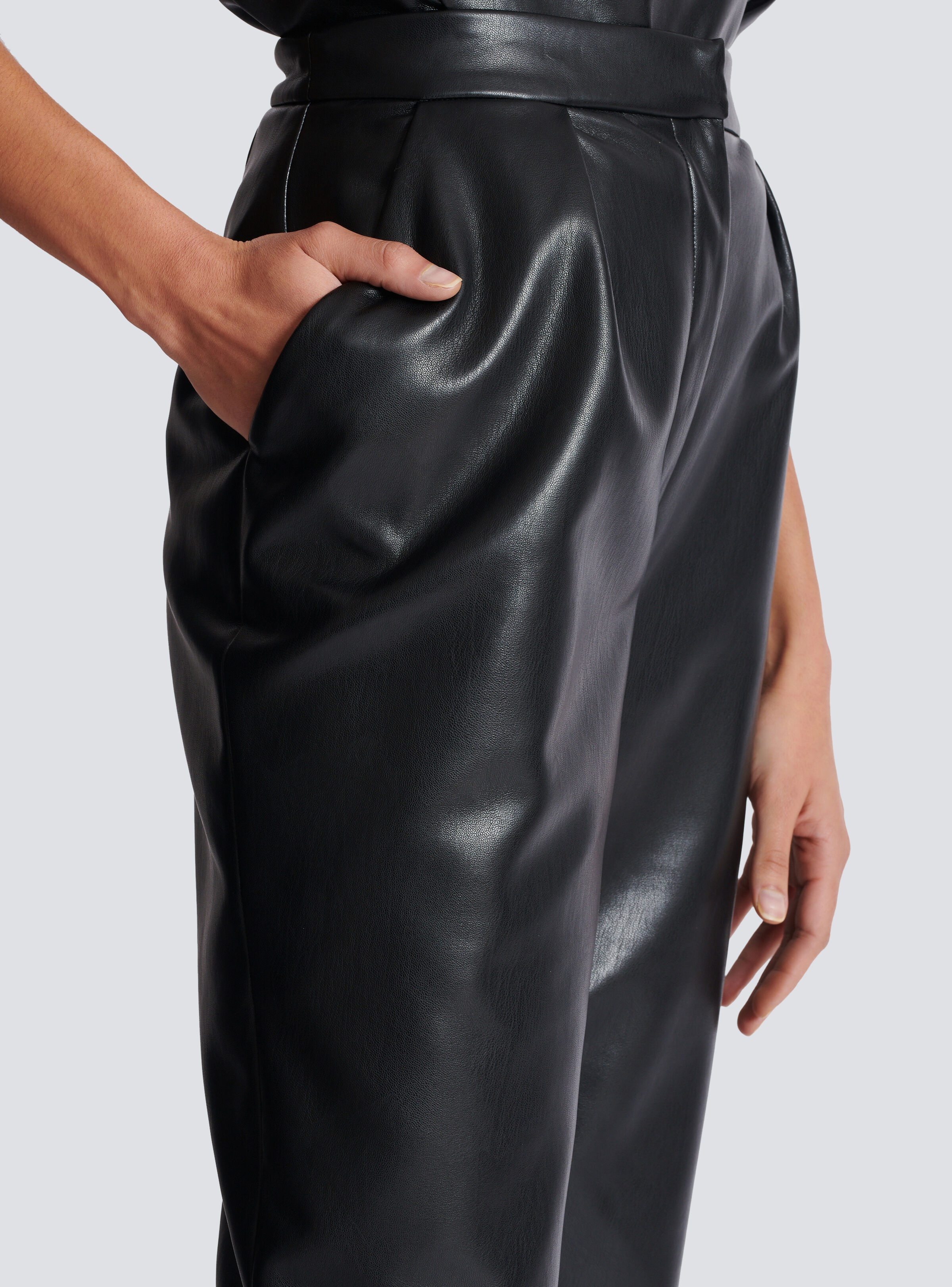 High-waisted faux leather trousers - 6