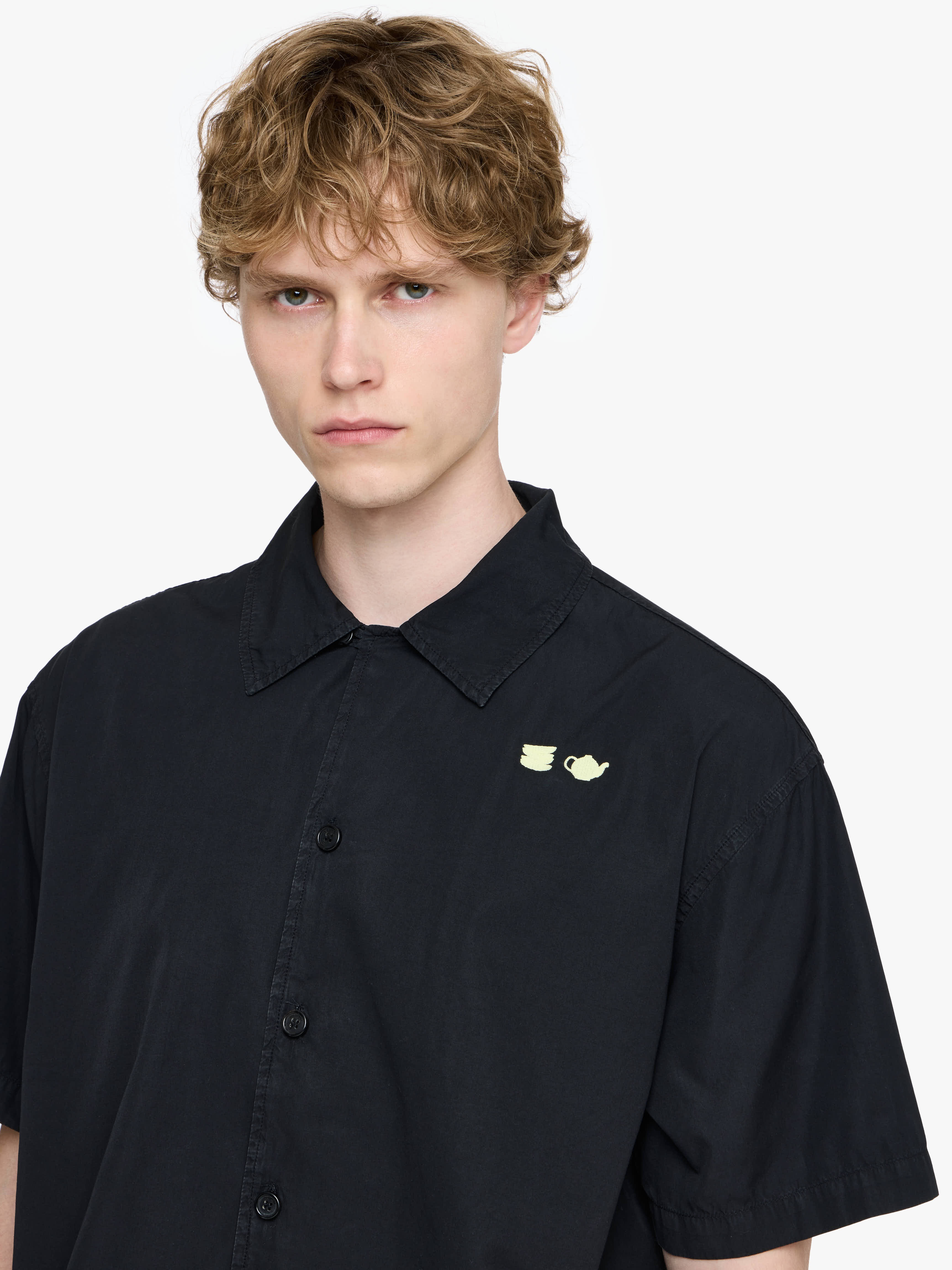 CONTRAST EMBROIDERY SHORT SLEEVE SHIRT - 5
