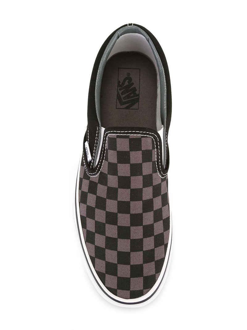 checked slippers 4