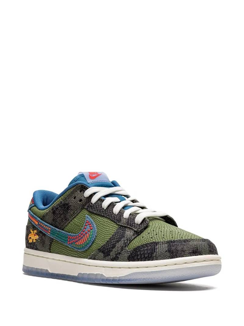 Nike Dunk Low "Siempre Familia" sneakers outlook