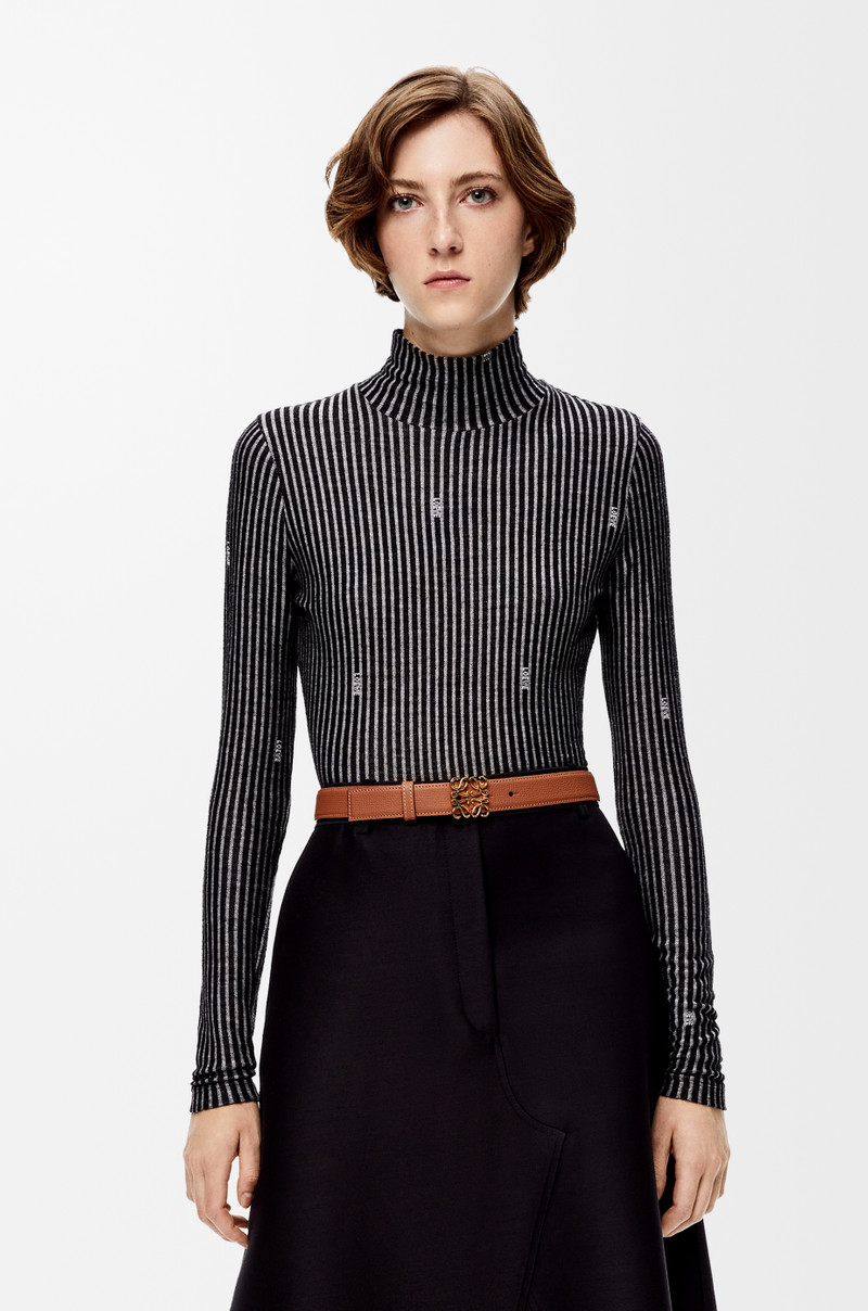 Loewe Anagram belt in pebble grain calfskin outlook