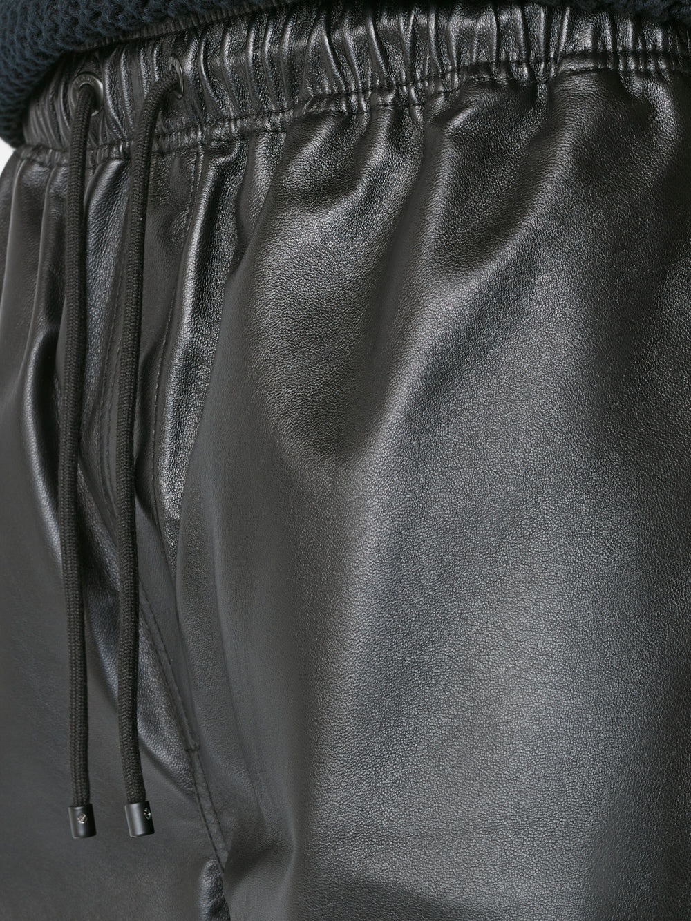 Leather Short in Noir - 7