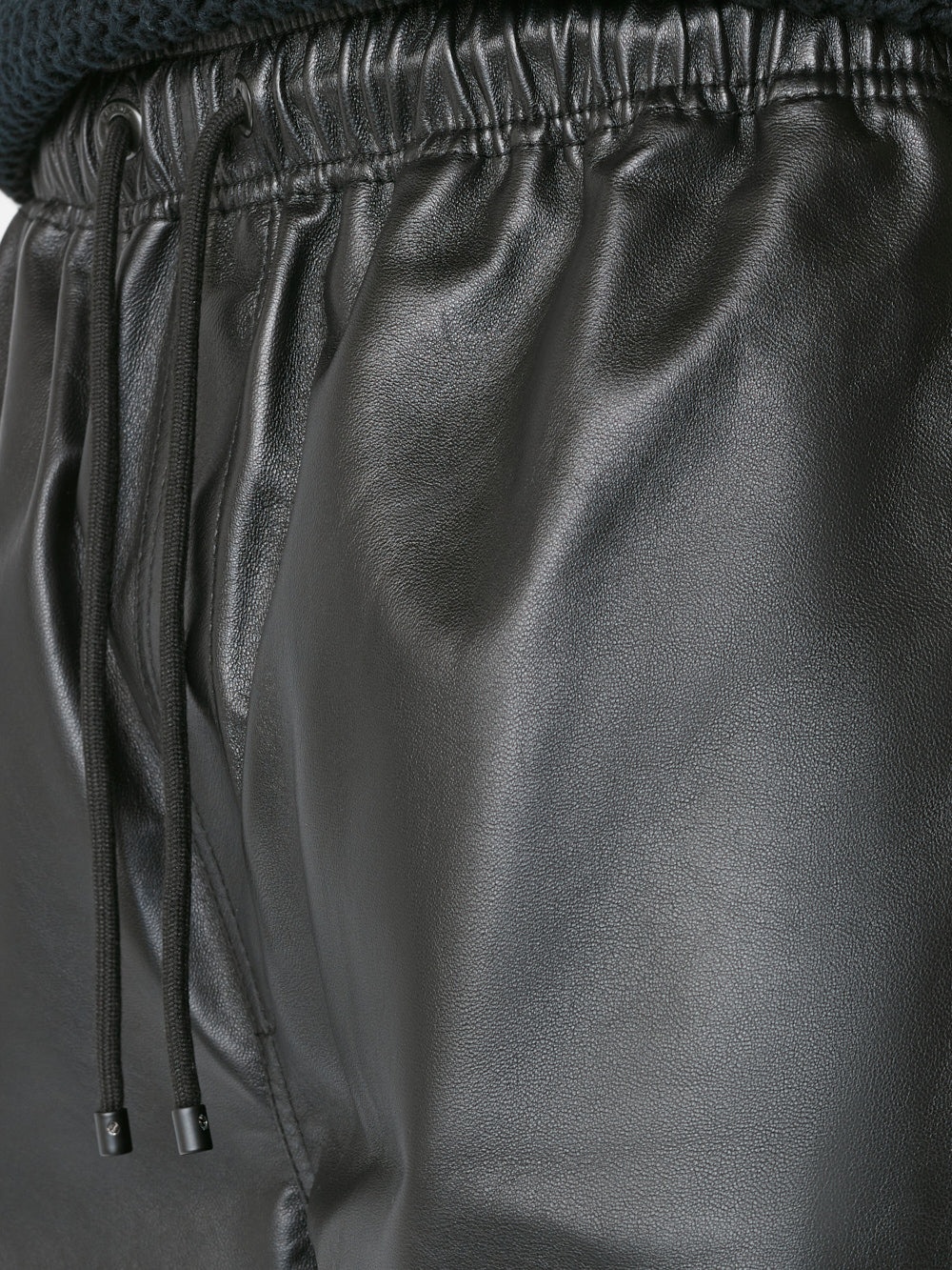 Leather Short in Noir - 6