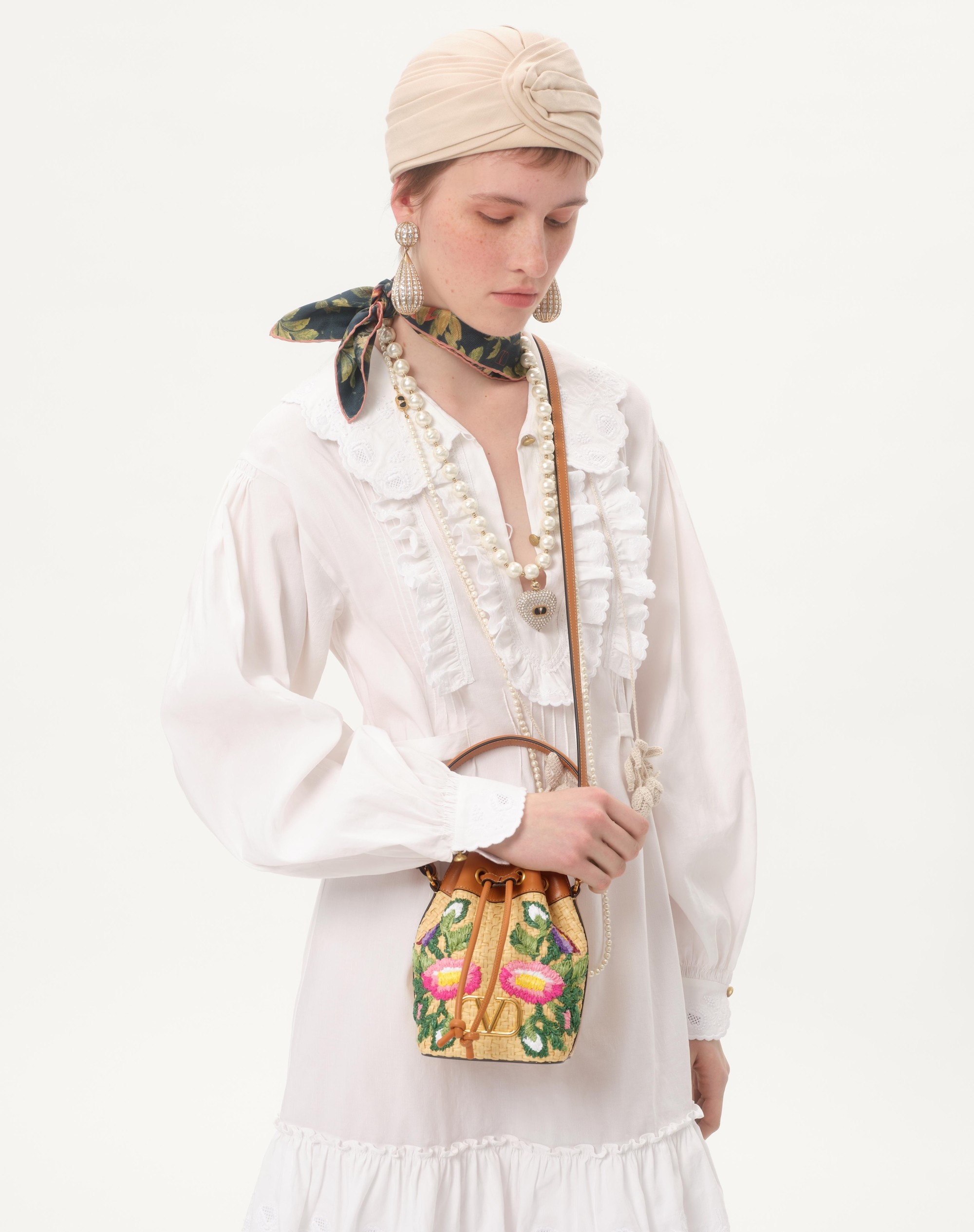 VLOGO SIGNATURE MINI BUCKET BAG IN RAFFIA WITH FLORAL EMBROIDERY - 7