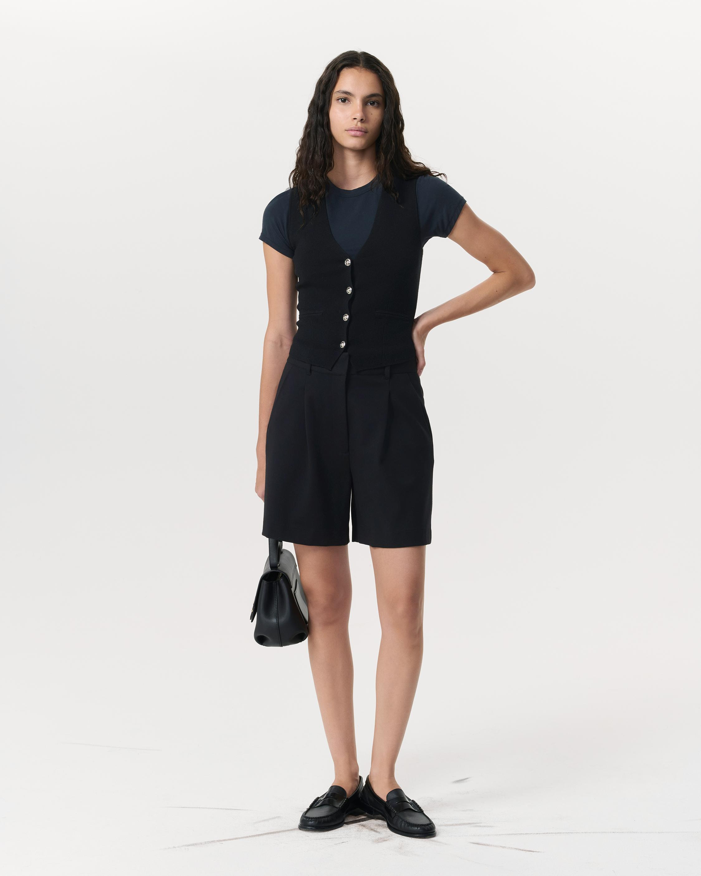 Irina Ponte 12.5" Short
Slim Fit - 2