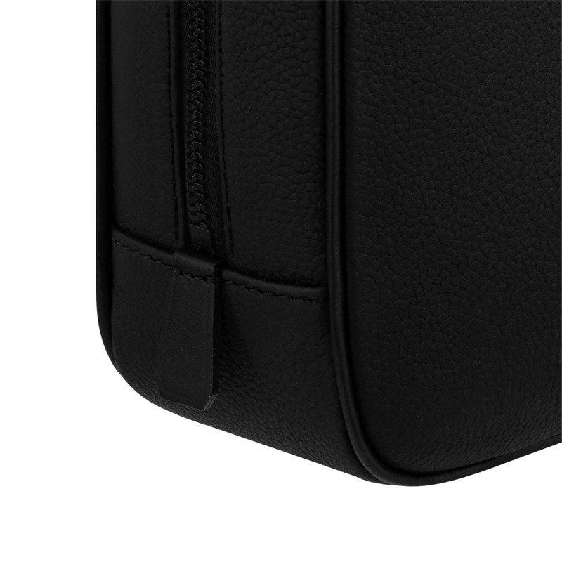 Louis Vuitton Toilet Pouch outlook